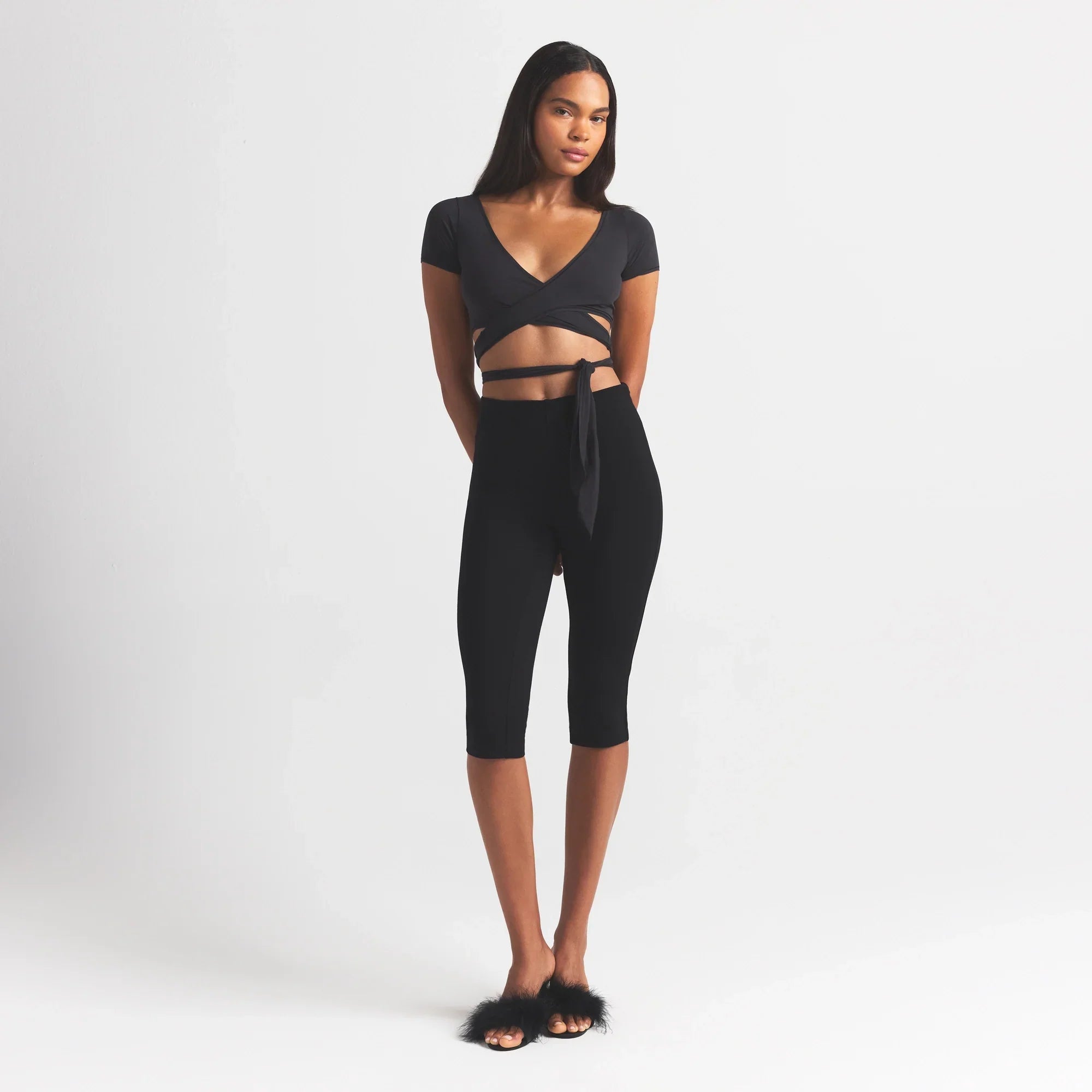 SKIMS FITS EVERYBODY WRAP SUPER CROPPED T-SHIRT | ONYX