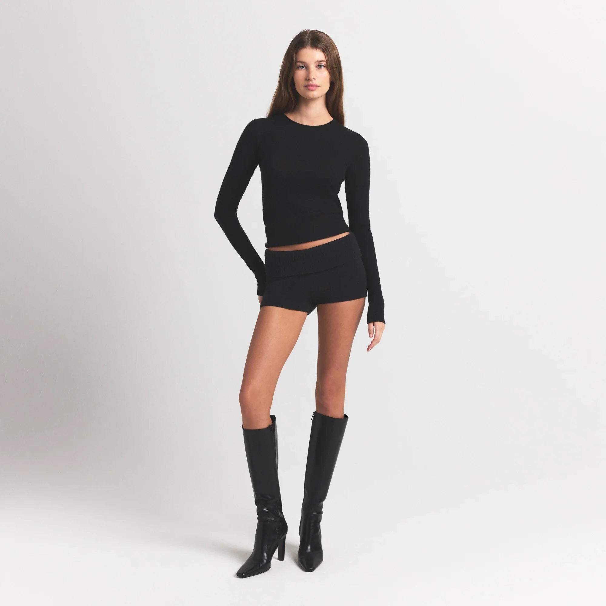 SKIMS FEATHERWEIGHT CASHMERE LONG SLEEVE TOP | ONYX - Mind Türkiye