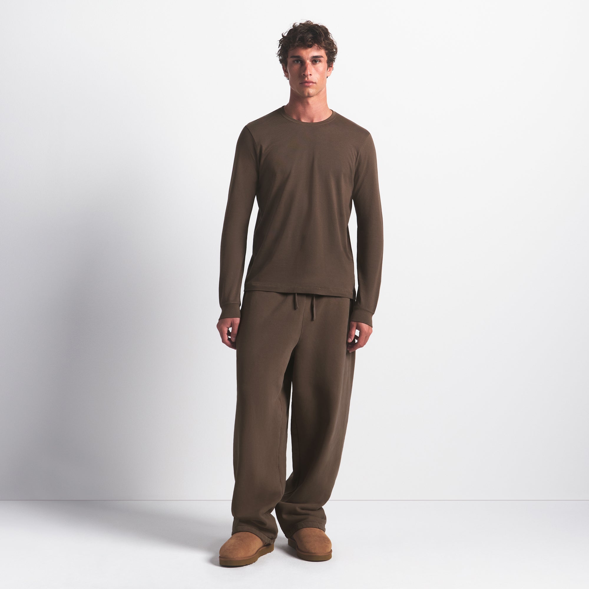 SKIMS COTTON MENS CLASSIC LONG SLEEVE T-SHIRT | DRIFTWOOD - Mind Türkiye