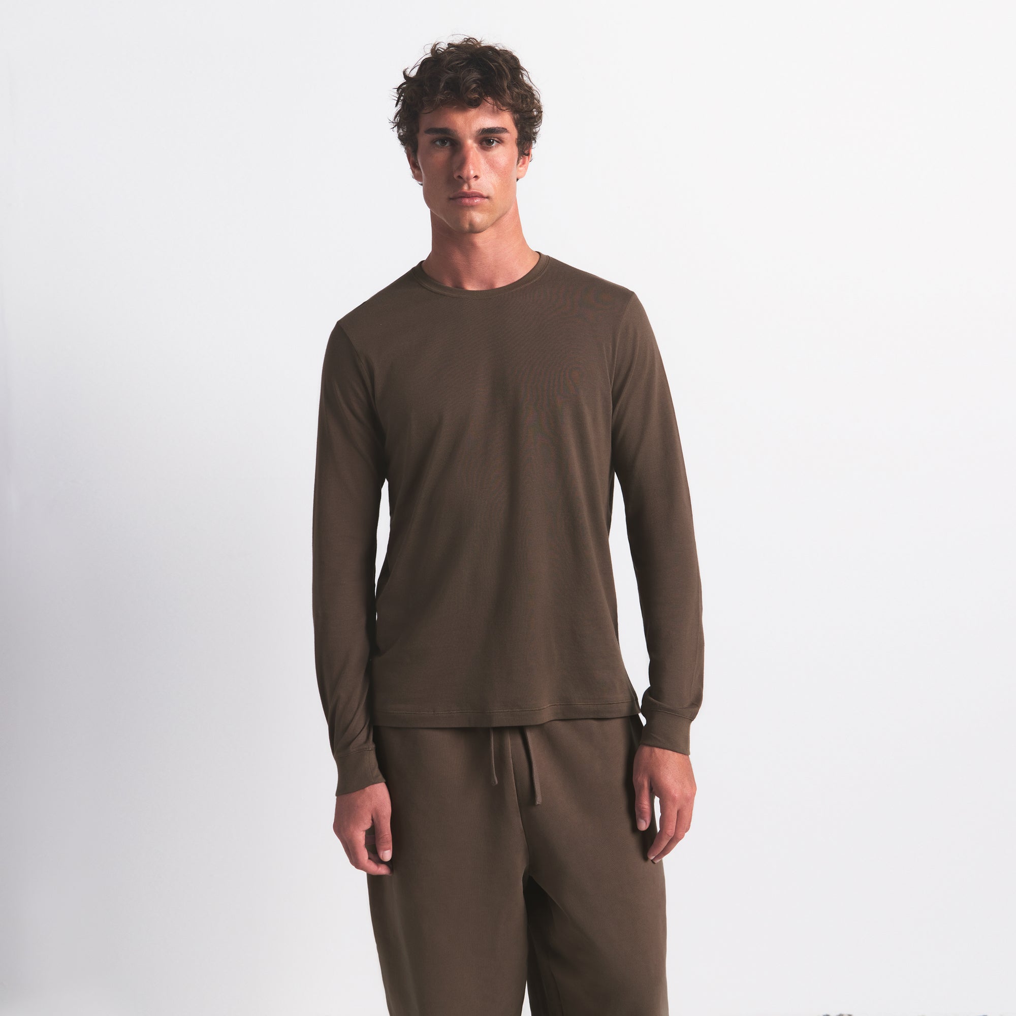 SKIMS COTTON MENS CLASSIC LONG SLEEVE T-SHIRT | DRIFTWOOD - Mind Türkiye