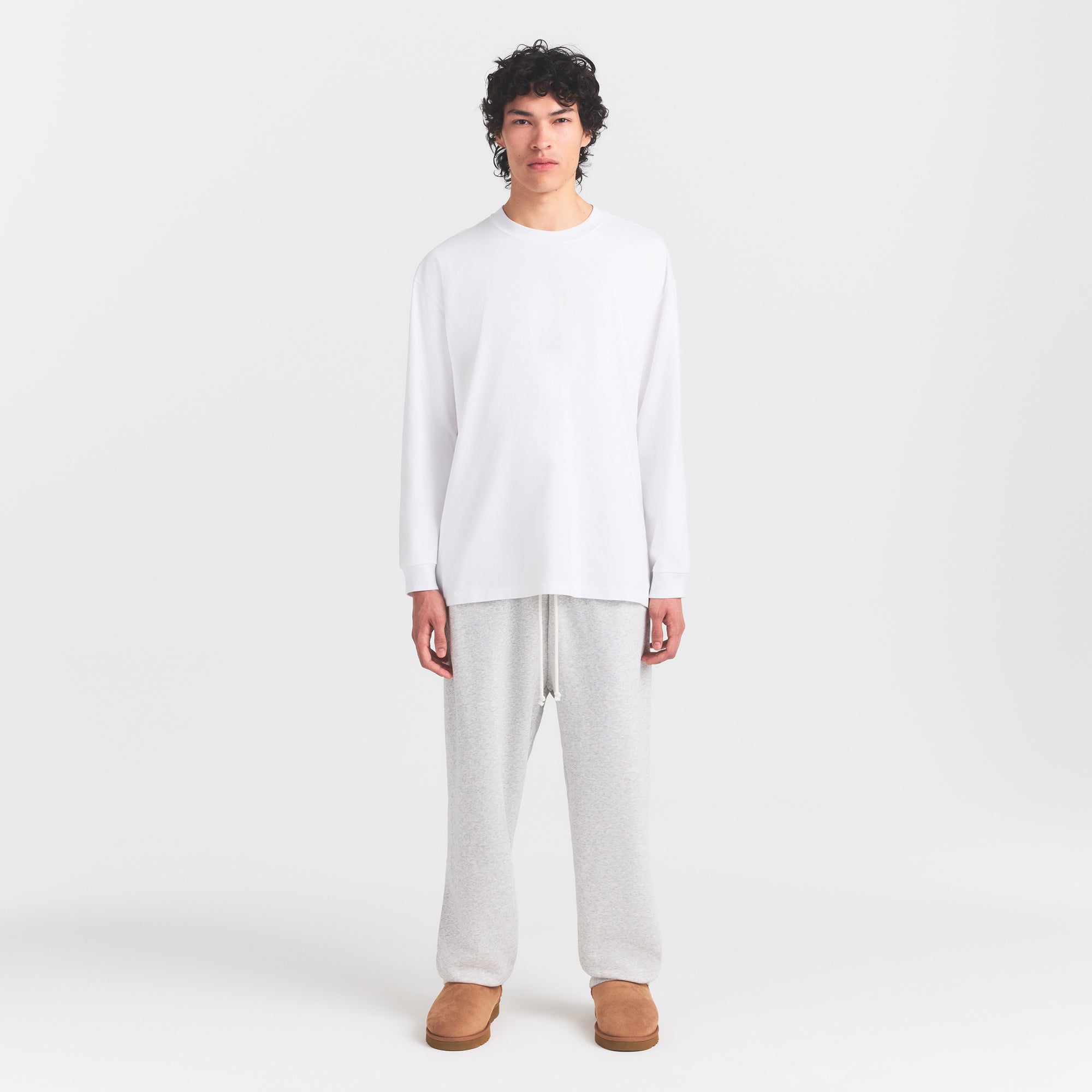 SKIMS HEAVYWEIGHT COTTON MENS RELAXED LONG SLEEVE T-SHIRT | CHALK - Mind Türkiye