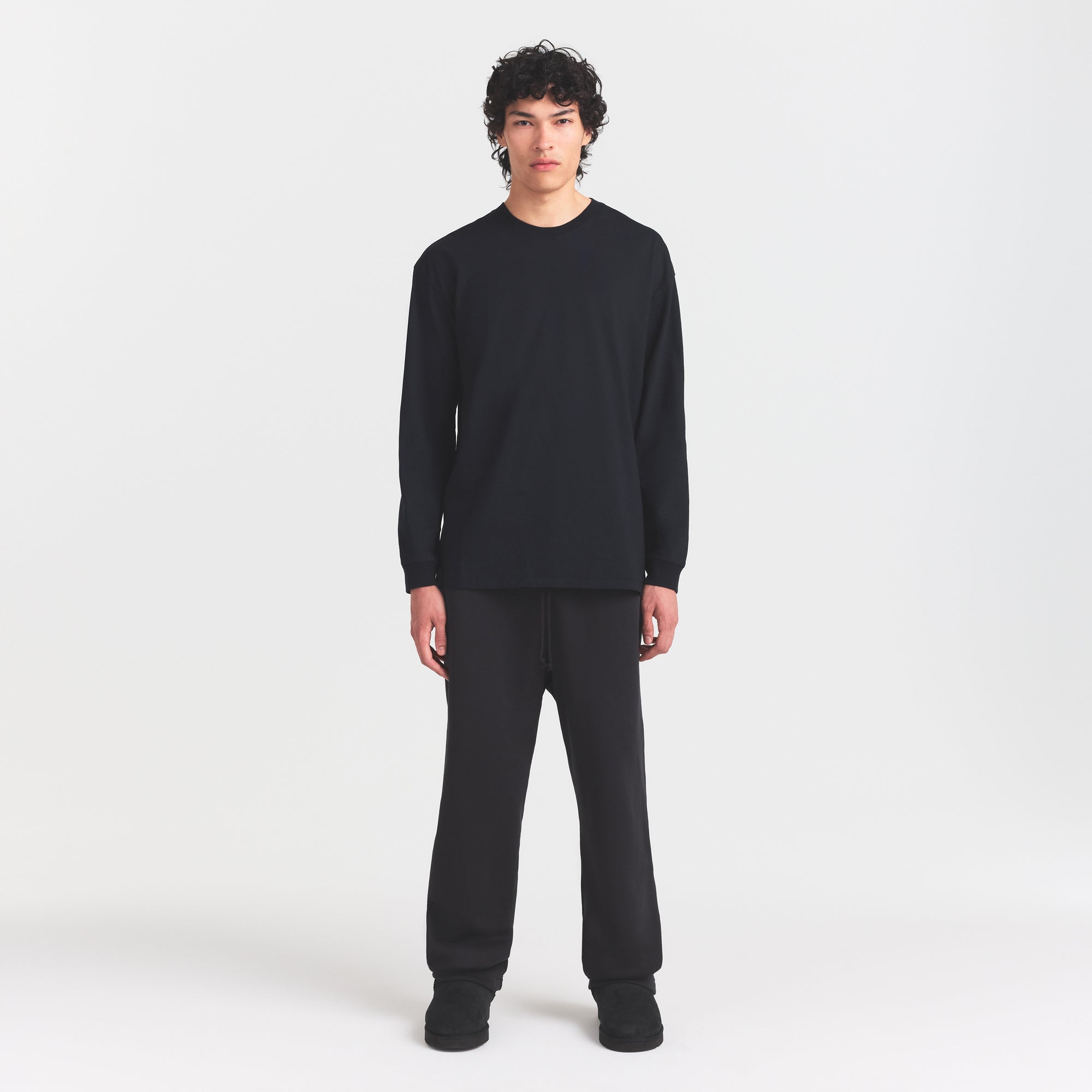 SKIMS HEAVYWEIGHT COTTON MENS RELAXED LONG SLEEVE T-SHIRT | OBSIDIAN - Mind Türkiye