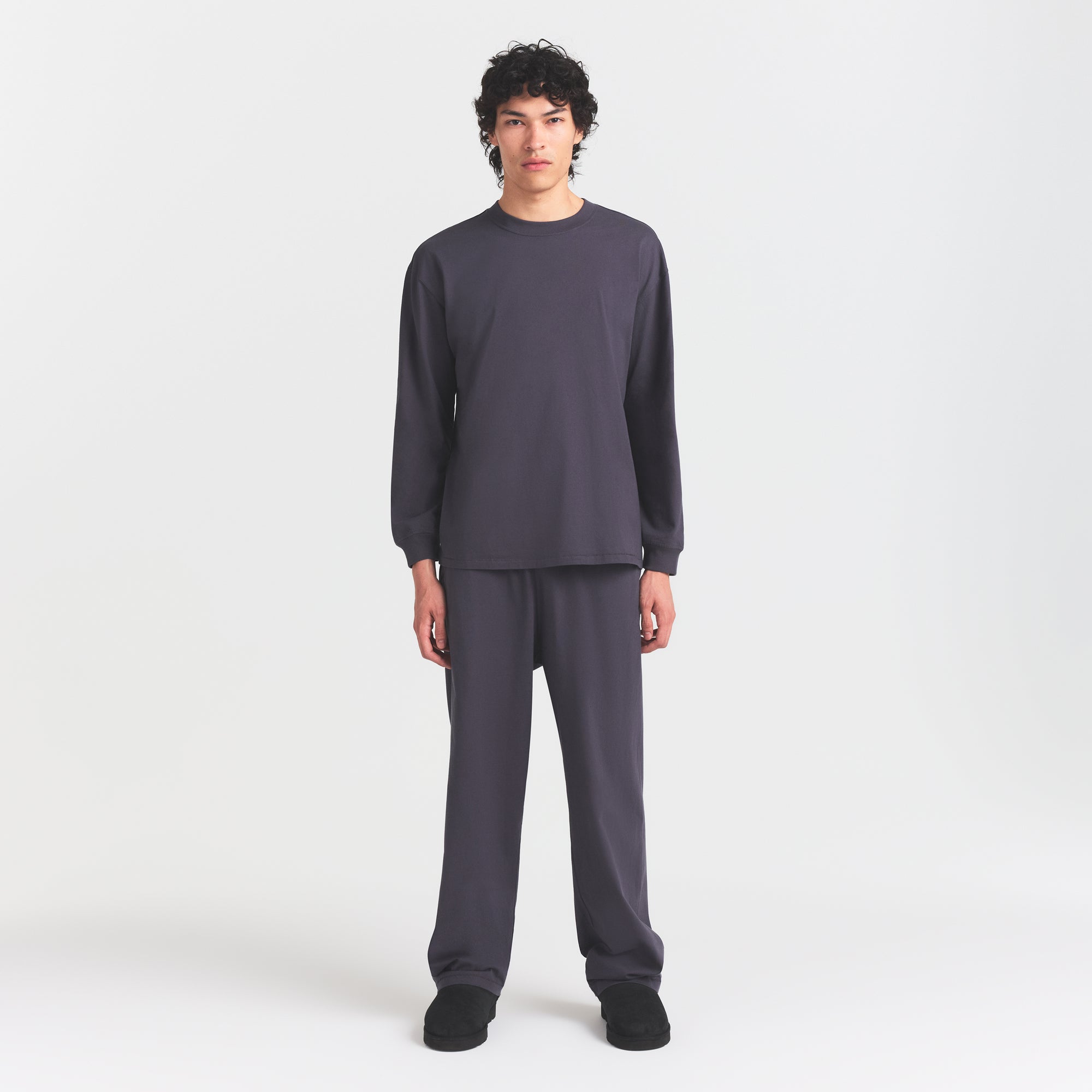SKIMS HEAVYWEIGHT COTTON MENS RELAXED LONG SLEEVE T-SHIRT | RAVEN - Mind Türkiye