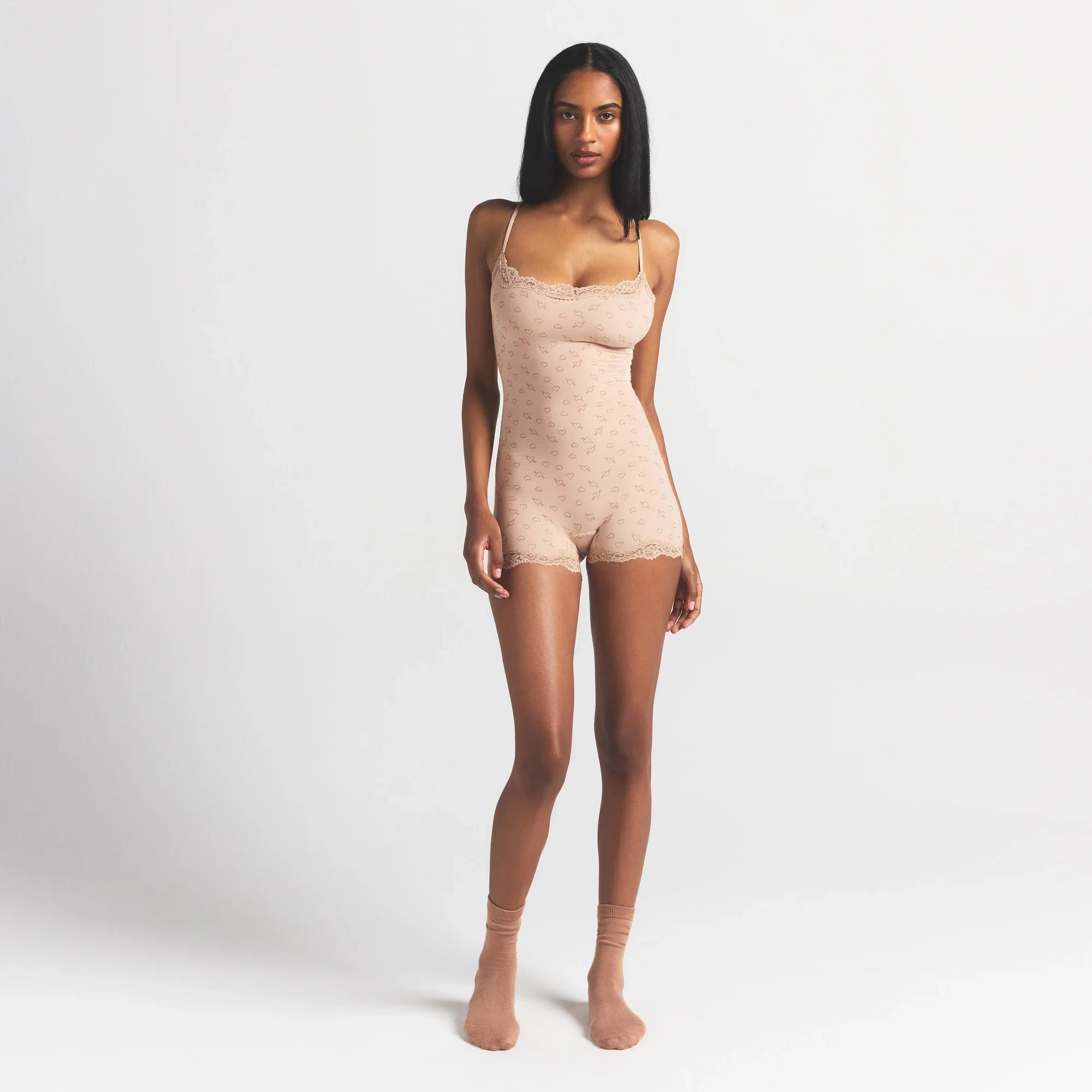 SKIMS FITS EVERYBODY LACE ONESIE | MICA SKETCHED HEARTS - Mind Türkiye