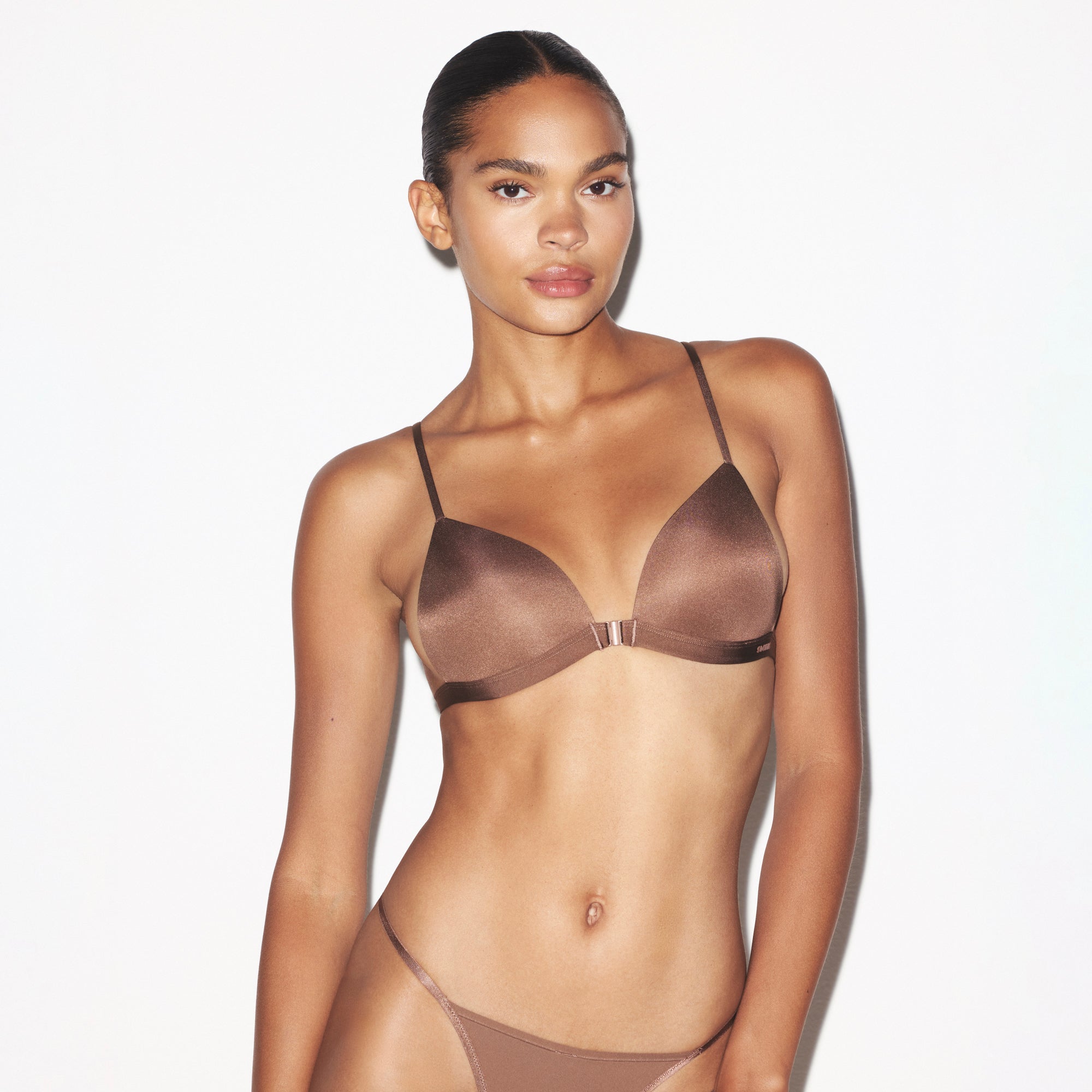 SKIMS WIRELESS FORM TRIANGLE FRONT CLOSE SUPER PUSH-UP BRA | JASPER - Mind Türkiye