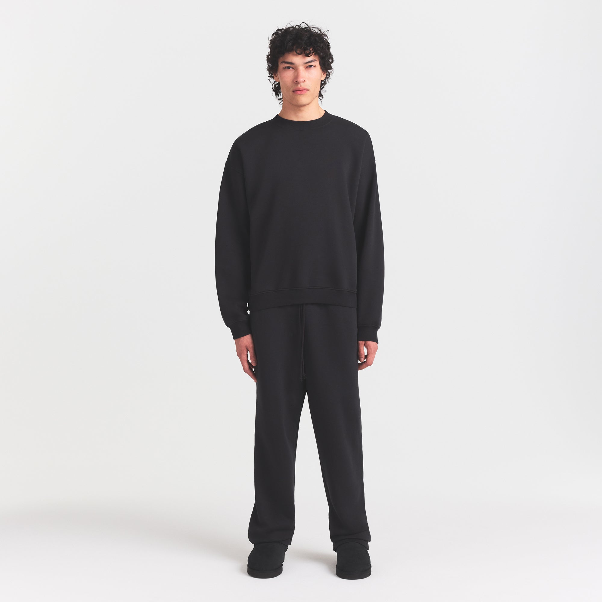 SKIMS FLEECE LOUNGE MENS RELAXED CREWNECK | WASHED ONYX - Mind Türkiye
