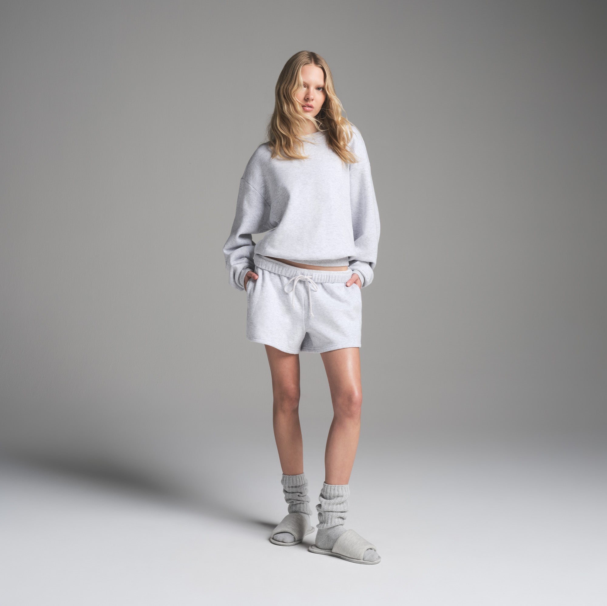 SKIMS COTTON FLEECE CLASSIC CREWNECK | LIGHT HEATHER GREY - Mind Türkiye