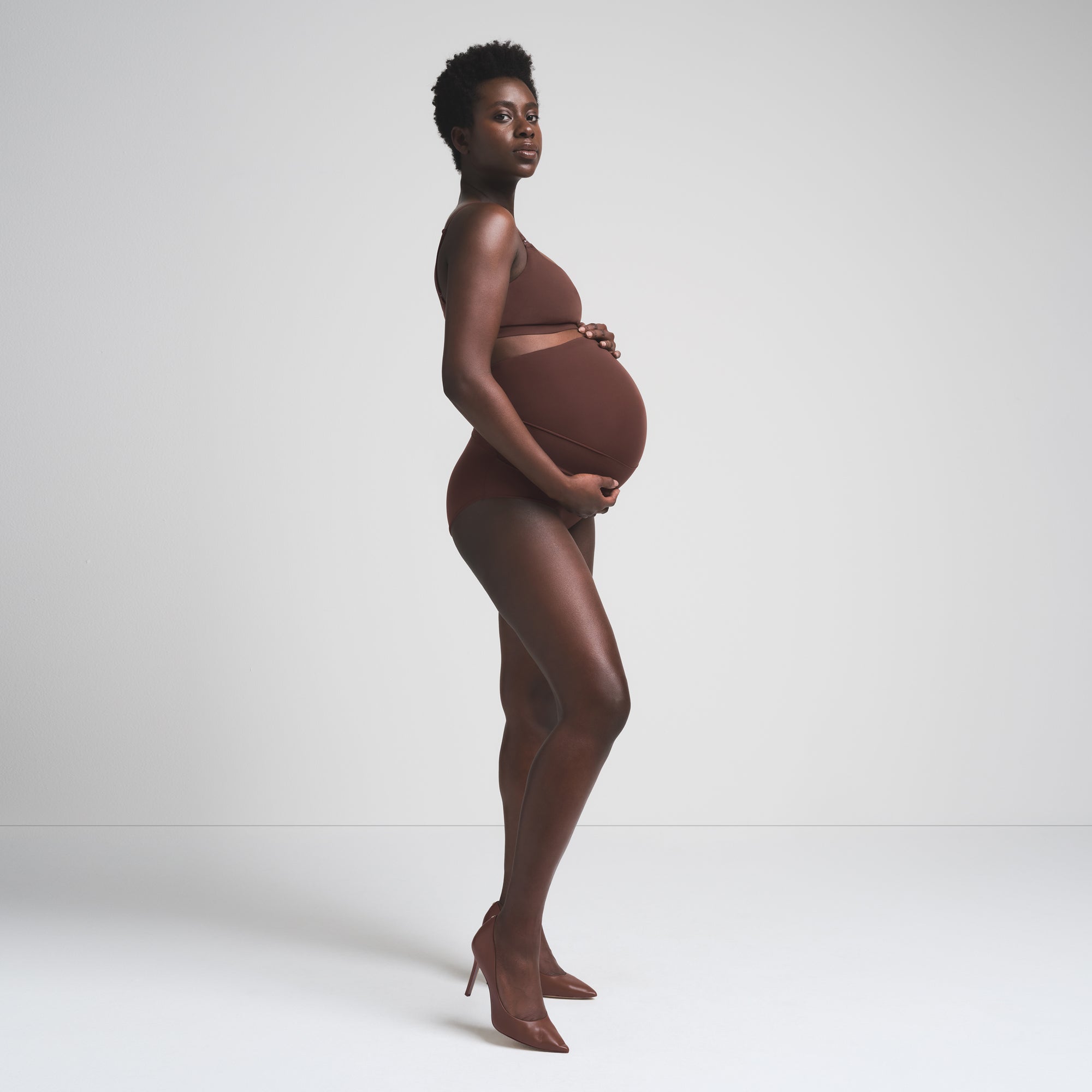 SKIMS FITS EVERYBODY MATERNITY BANDED HIGH-WAISTED BRIEF | COCOA - Mind Türkiye