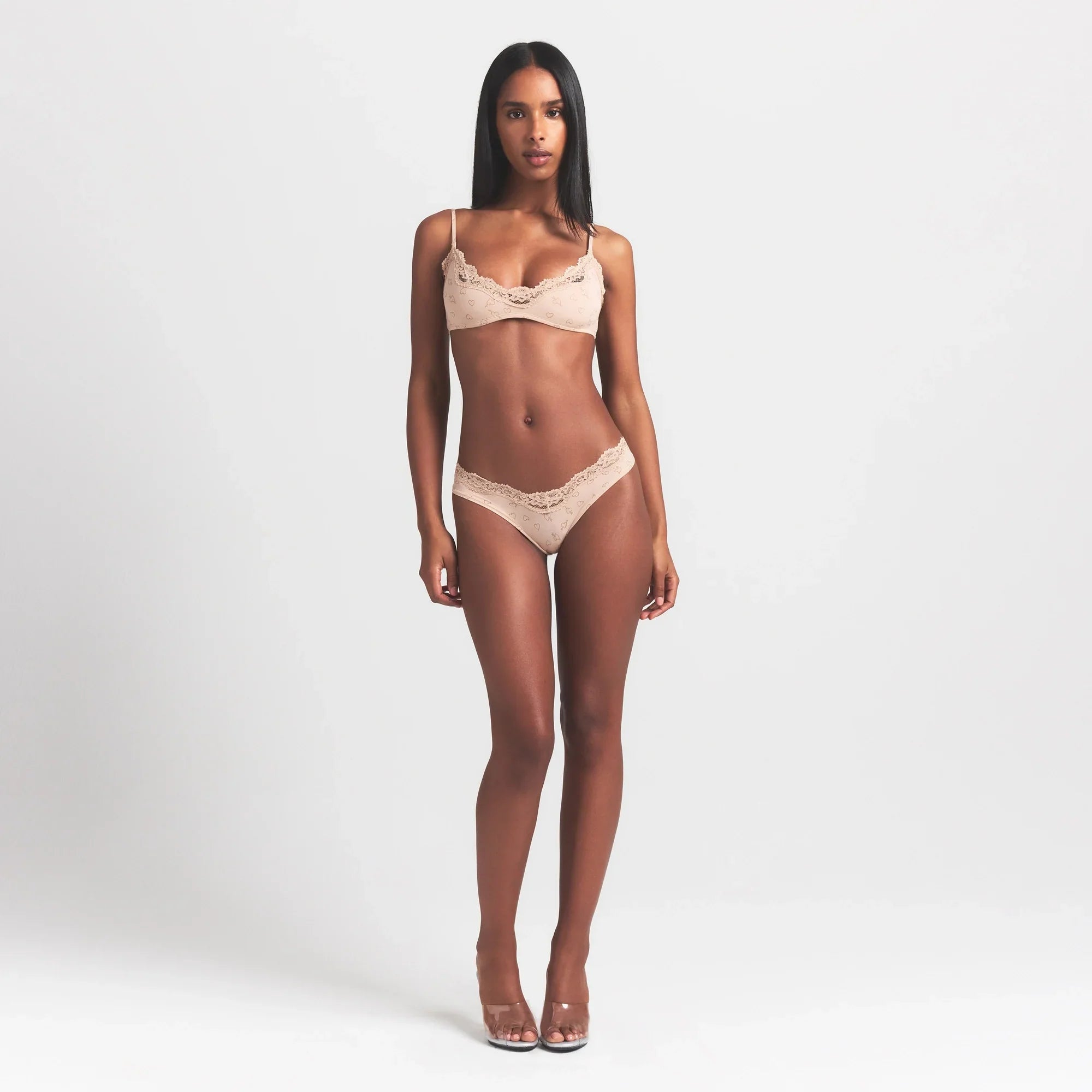 SKIMS FITS EVERYBODY LACE DIPPED THONG | MICA SKETCHED HEARTS - Mind Türkiye