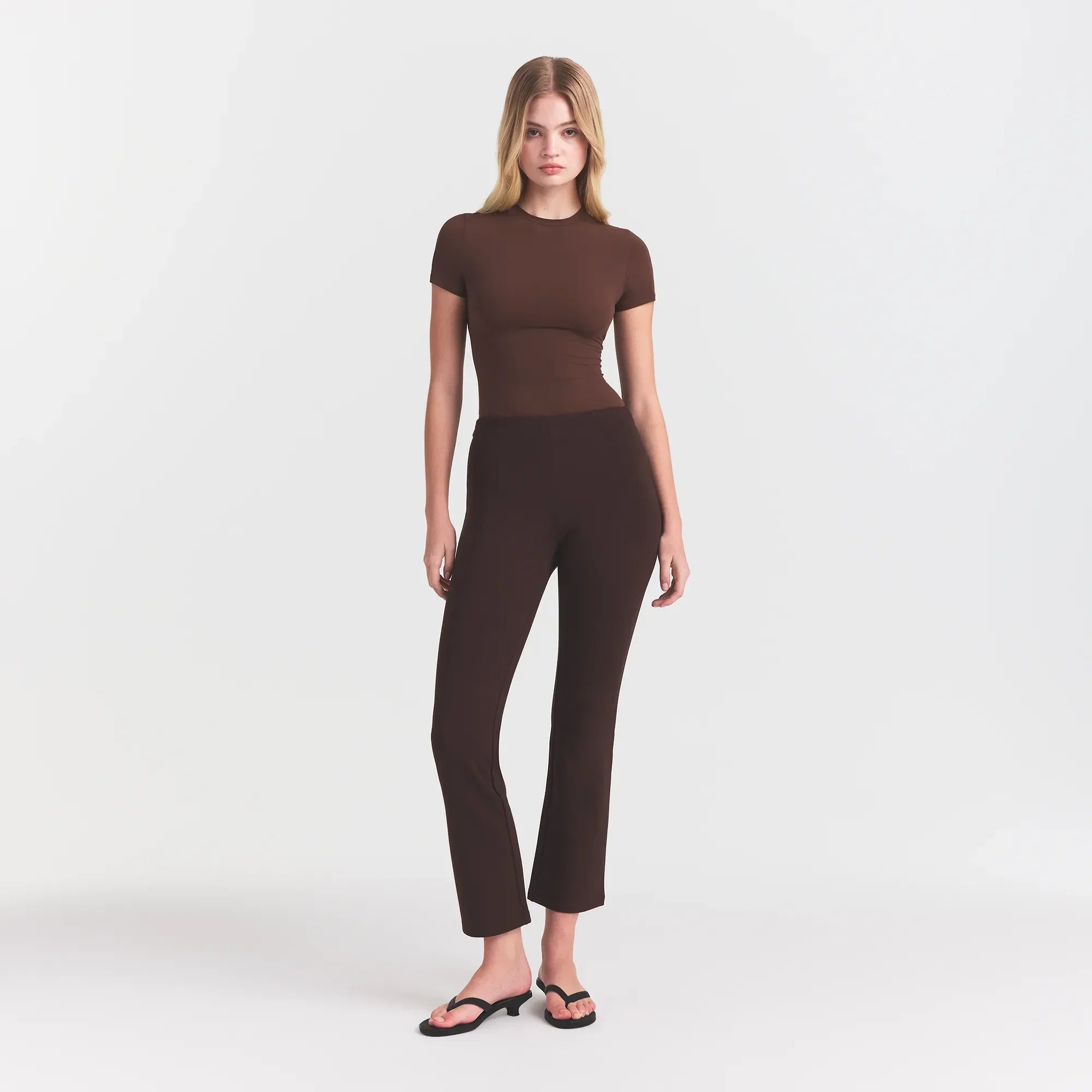 SKIMS THE ESSENTIAL COLLECTION HIGH-WAISTED CROPPED KICK FLARE PANT | ESPRESSO - Mind Türkiye