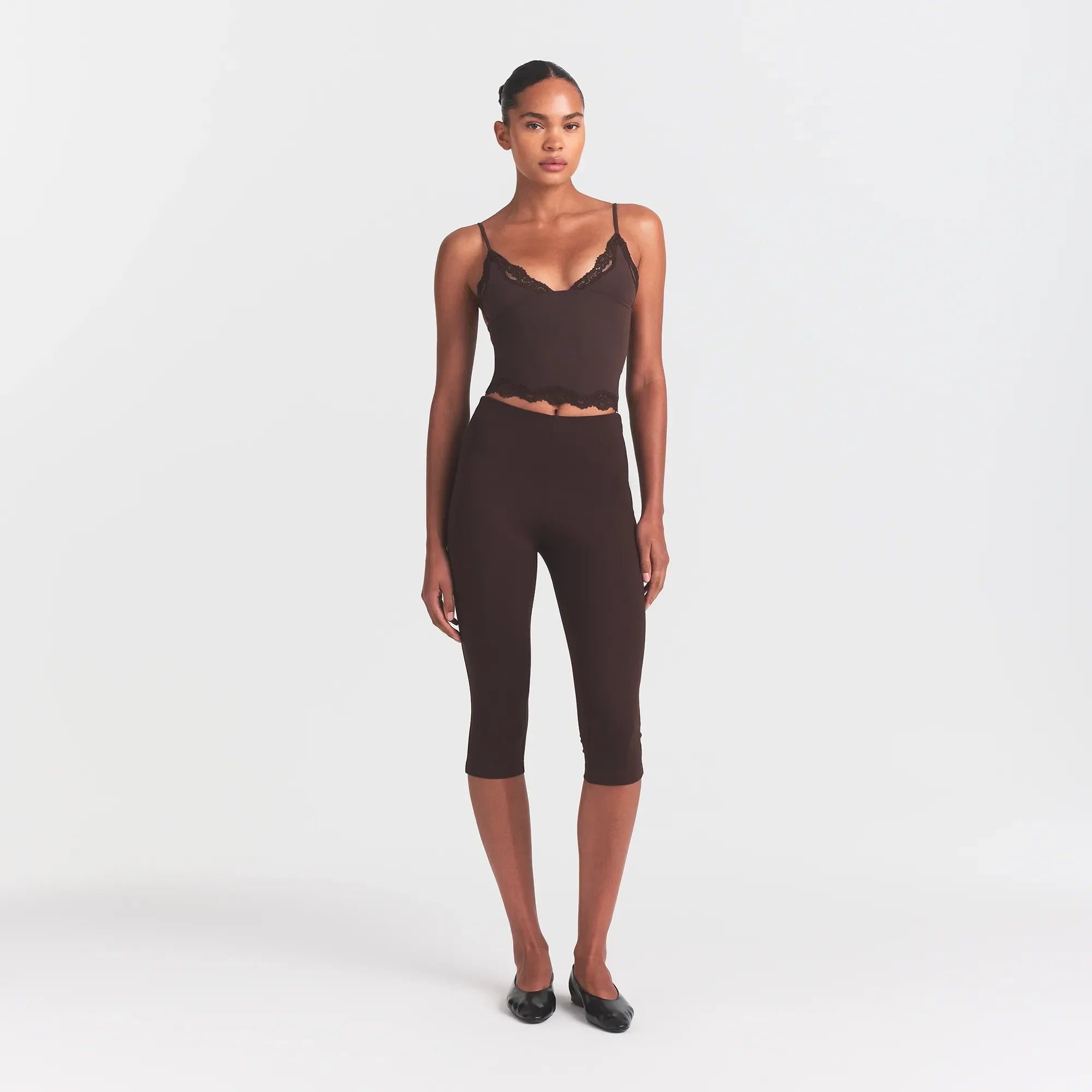 SKIMS THE ESSENTIAL COLLECTION HIGH-WAISTED CAPRI | ESPRESSO - Mind Türkiye