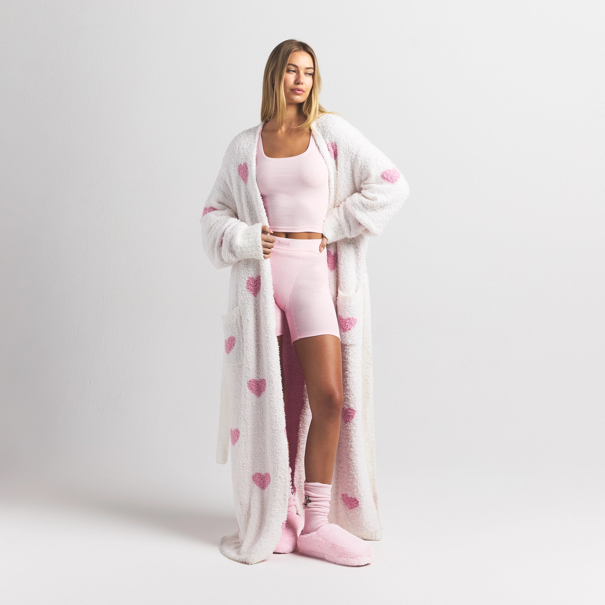 SKIMS COZY KNIT UNISEX ROBE | IVORY SPACED HEARTS - Mind Türkiye