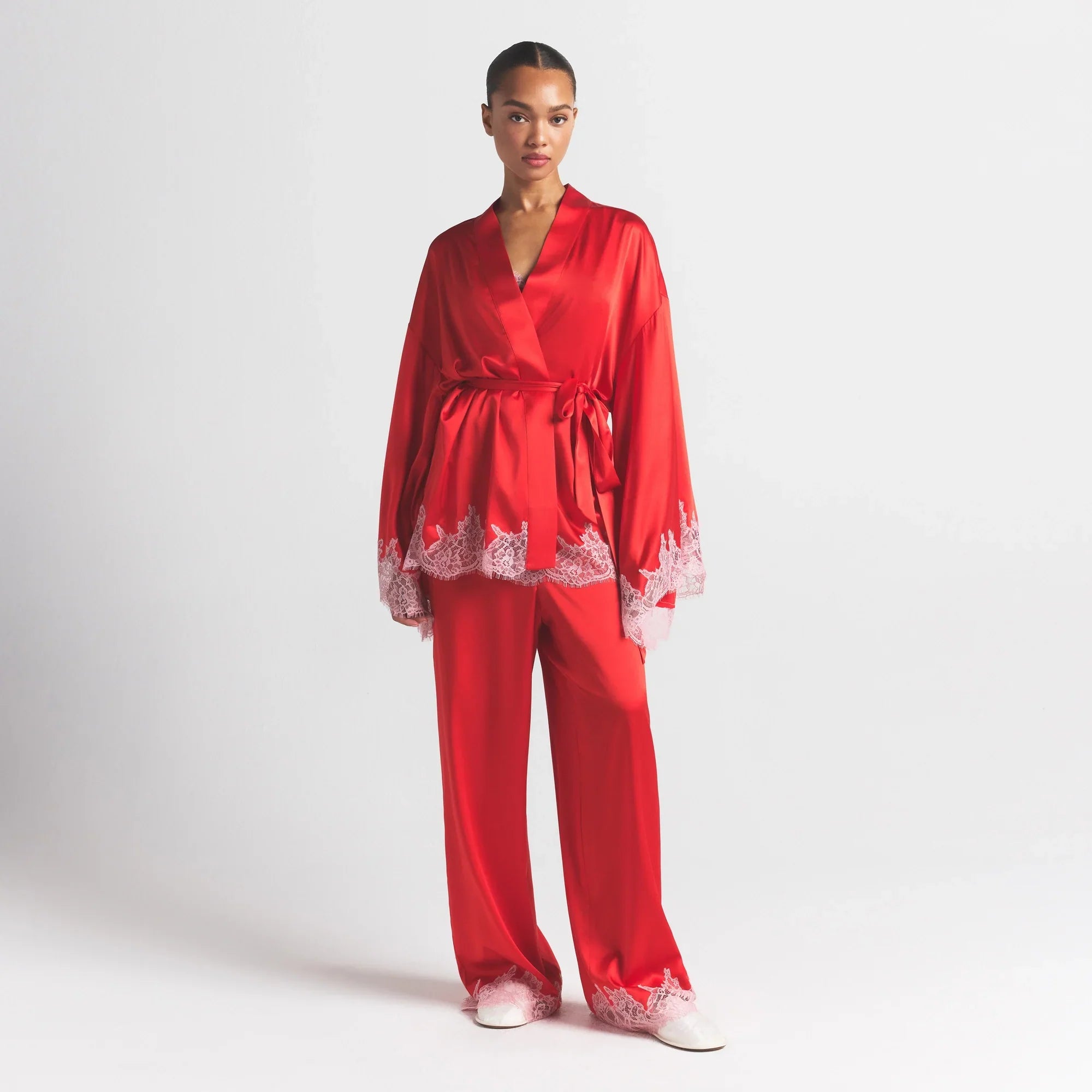 SKIMS SILK LACE ROBE | RUBY CONTRAST - Mind Türkiye