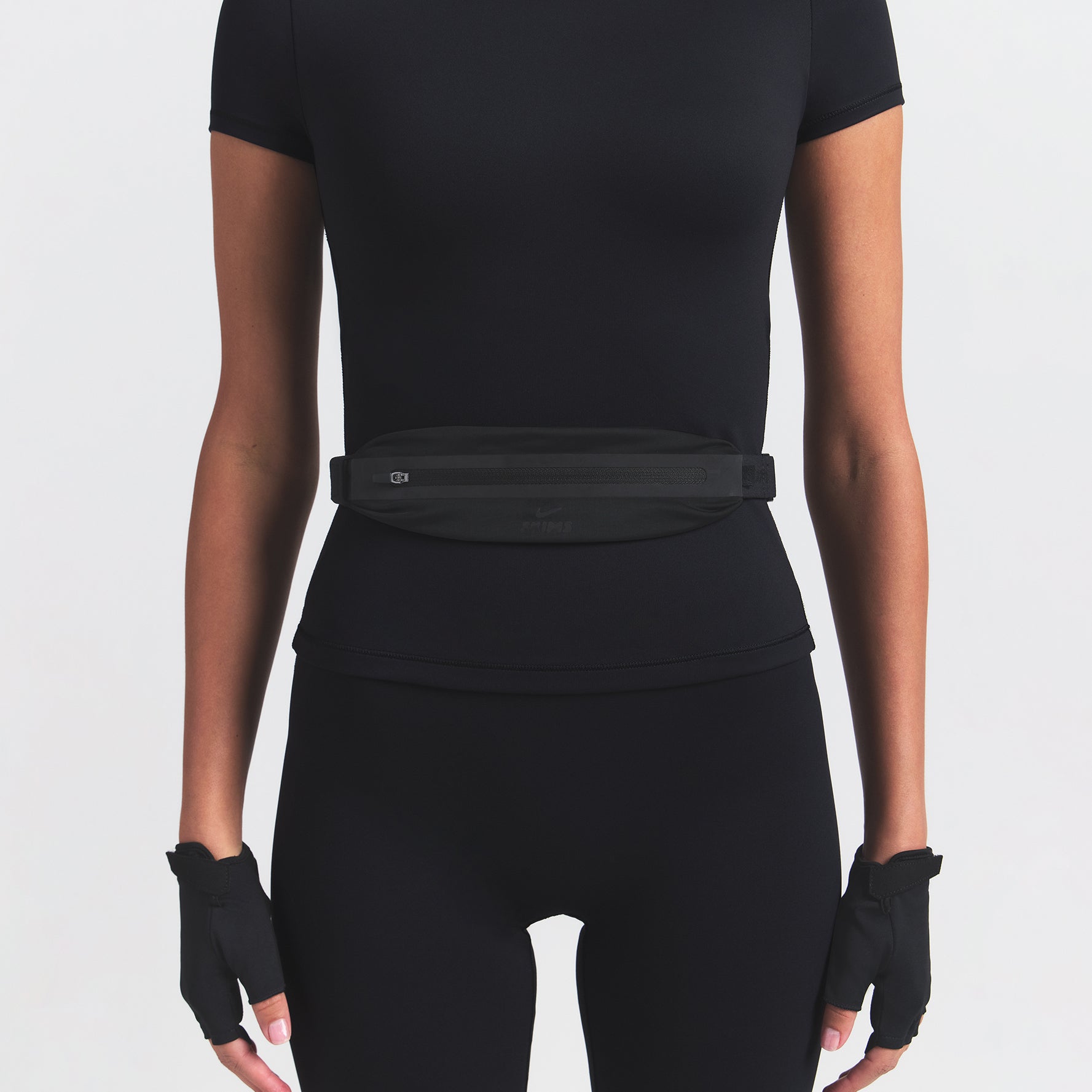 NikeSKIMS ACCESSORIES SLIM WAISTPACK | OBSIDIAN - Mind Türkiye