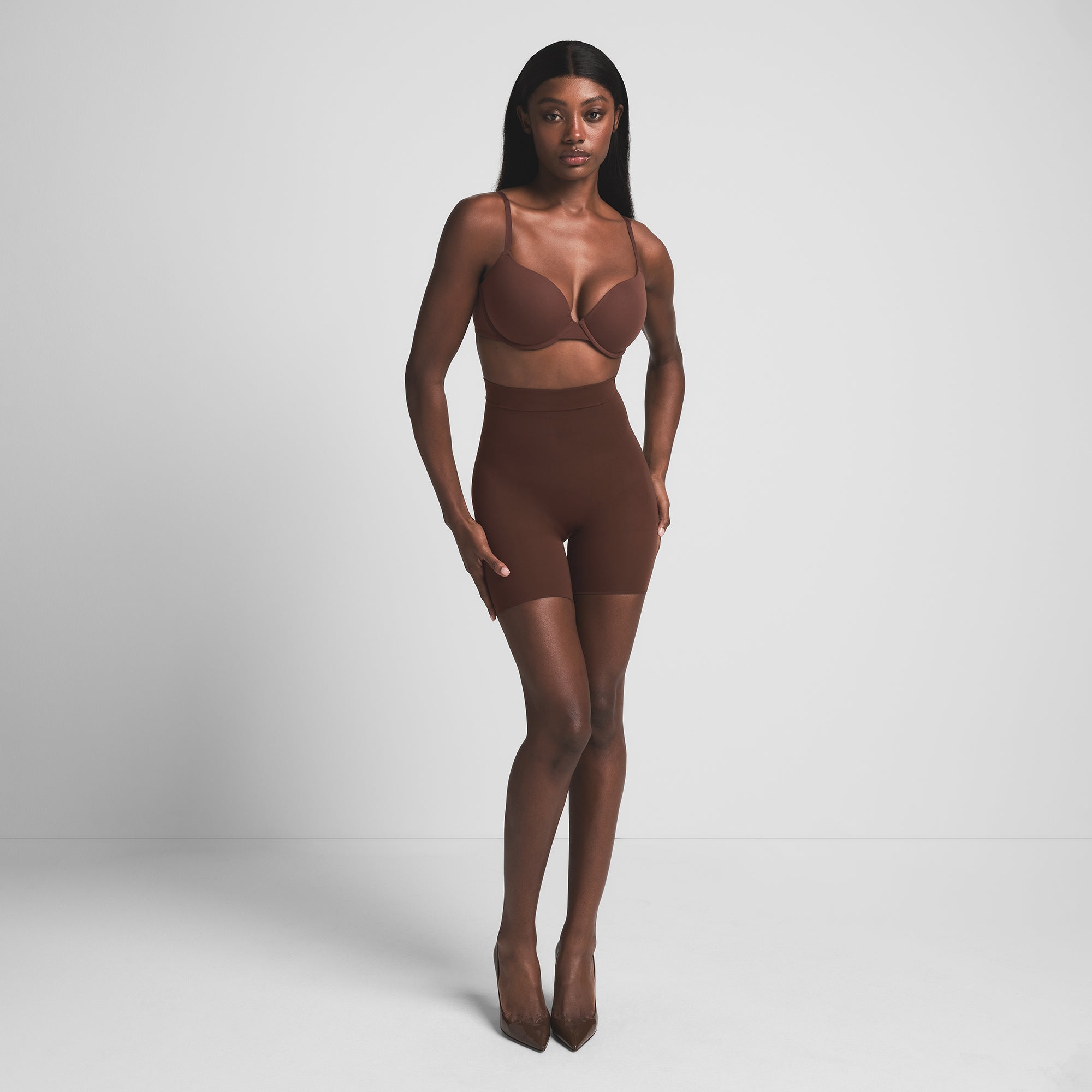 SKIMS SHEER SEAMLESS HIGH-WAISTED MID THIGH SHORT | COCOA - Mind Türkiye