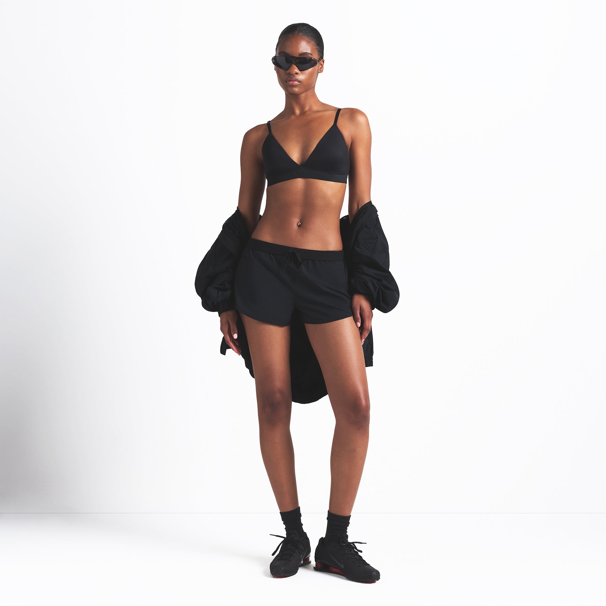 NikeSKIMS WOVEN NYLON 2.5″ RUNNER SHORT | OBSIDIAN - Mind Türkiye