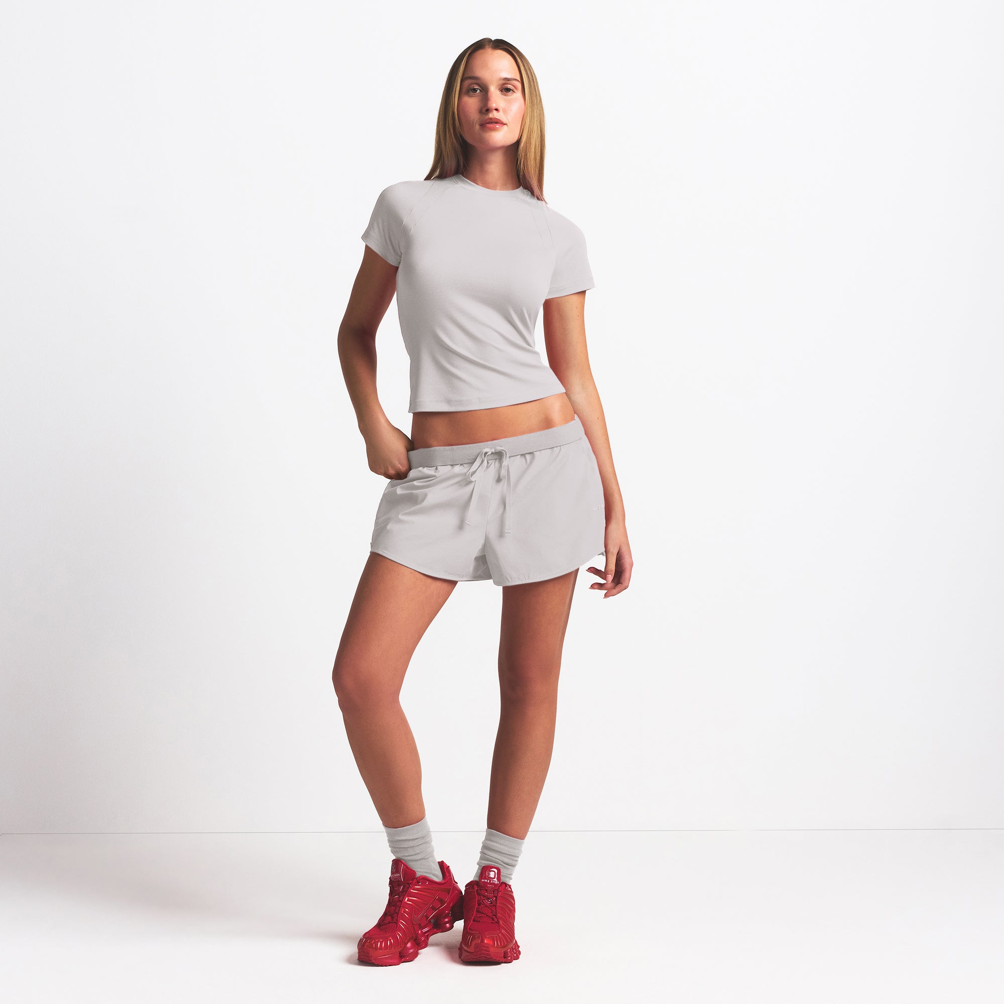 NikeSKIMS WOVEN NYLON 2.5″ RUNNER SHORT | STONE - Mind Türkiye