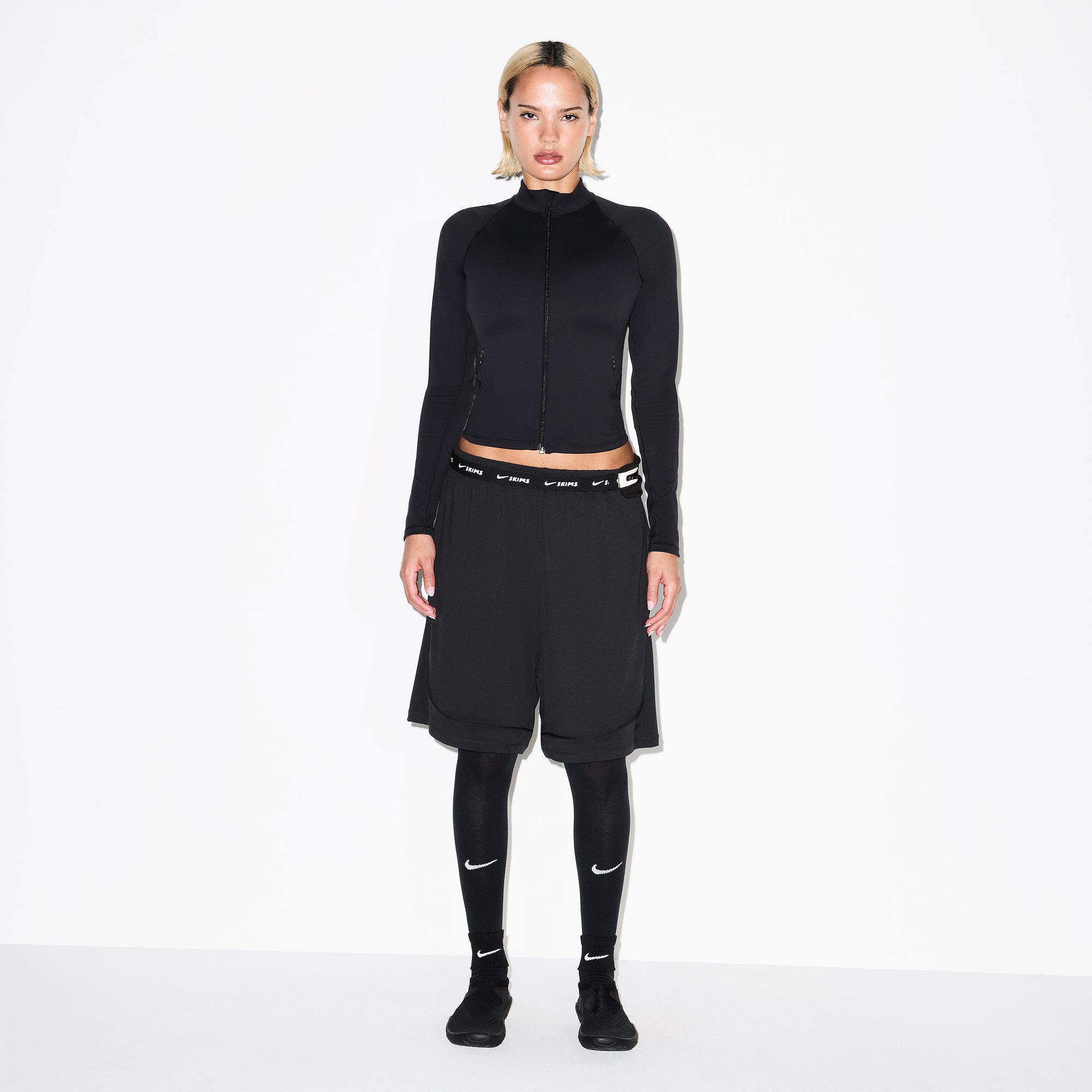 NikeSKIMS AIRY RELAXED SHORT | OBSIDIAN - Mind Türkiye