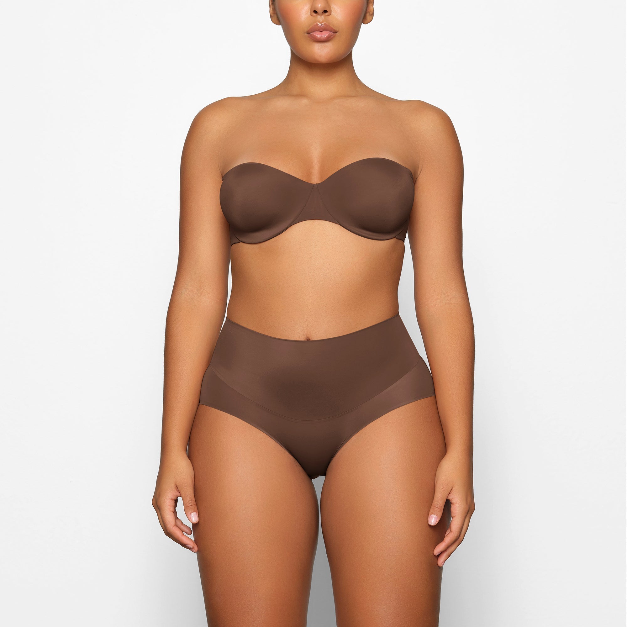 SKIMS SMOOTHING INTIMATES UNLINED STRAPLESS BRA | JASPER - Mind Türkiye