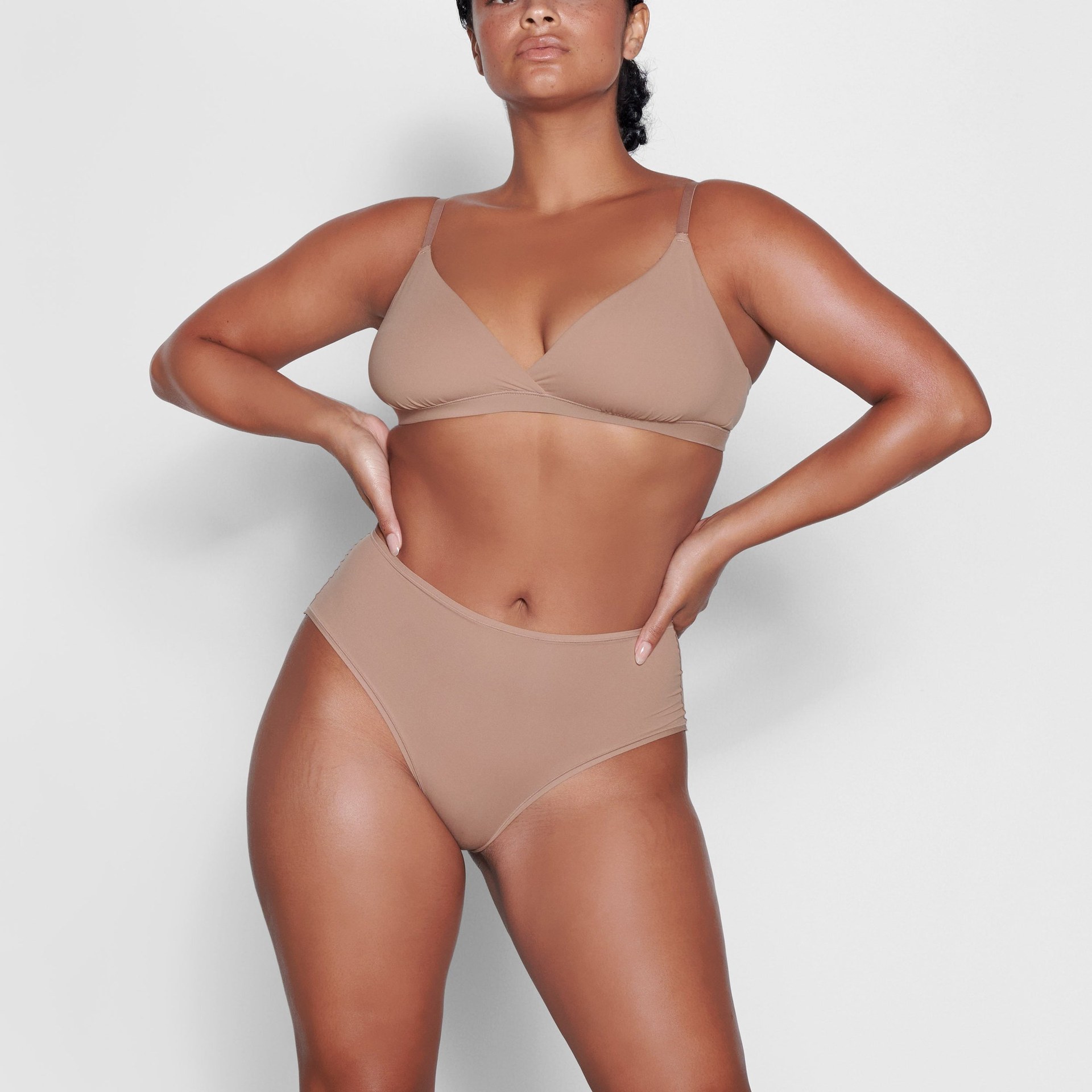 SKIMS FITS EVERYBODY CROSSOVER BRALETTE | SIENNA - Mind Türkiye