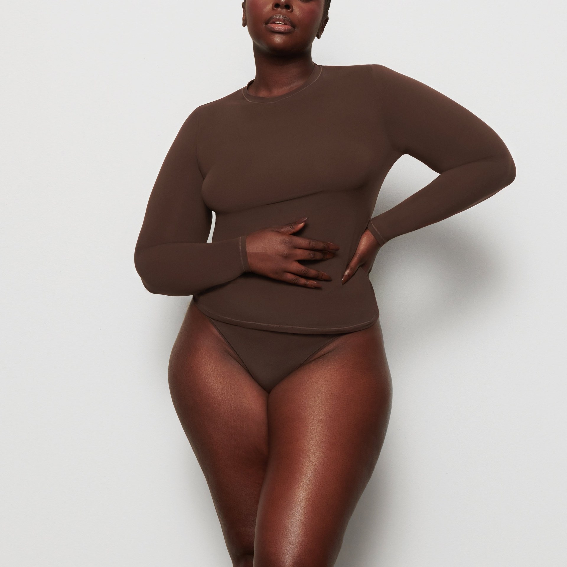 SKIMS FITS EVERYBODY LONG SLEEVE T-SHIRT | COCOA - Mind Türkiye