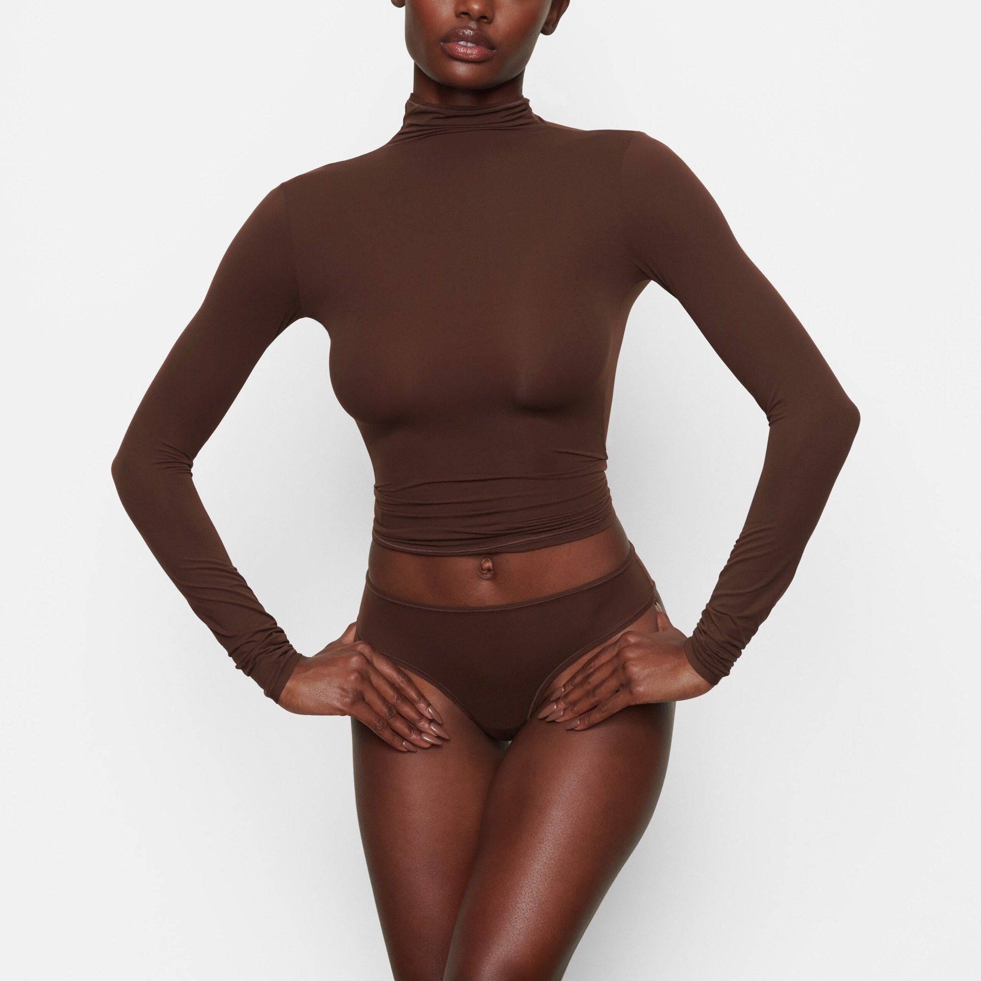 SKIMS FITS EVERYBODY TURTLENECK TOP | COCOA - Mind Türkiye
