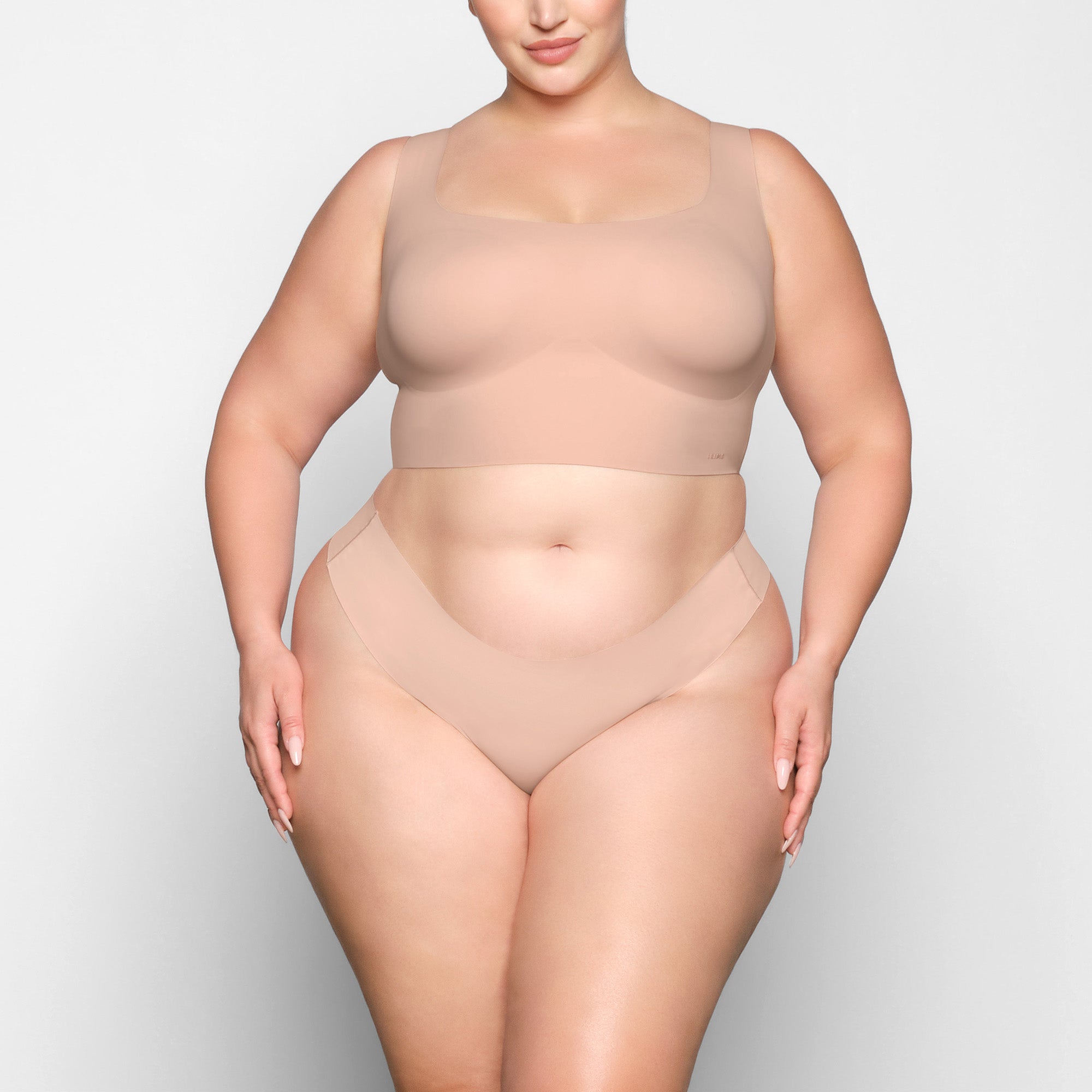 SKIMS NAKED DIPPED THONG | MICA - Mind Türkiye