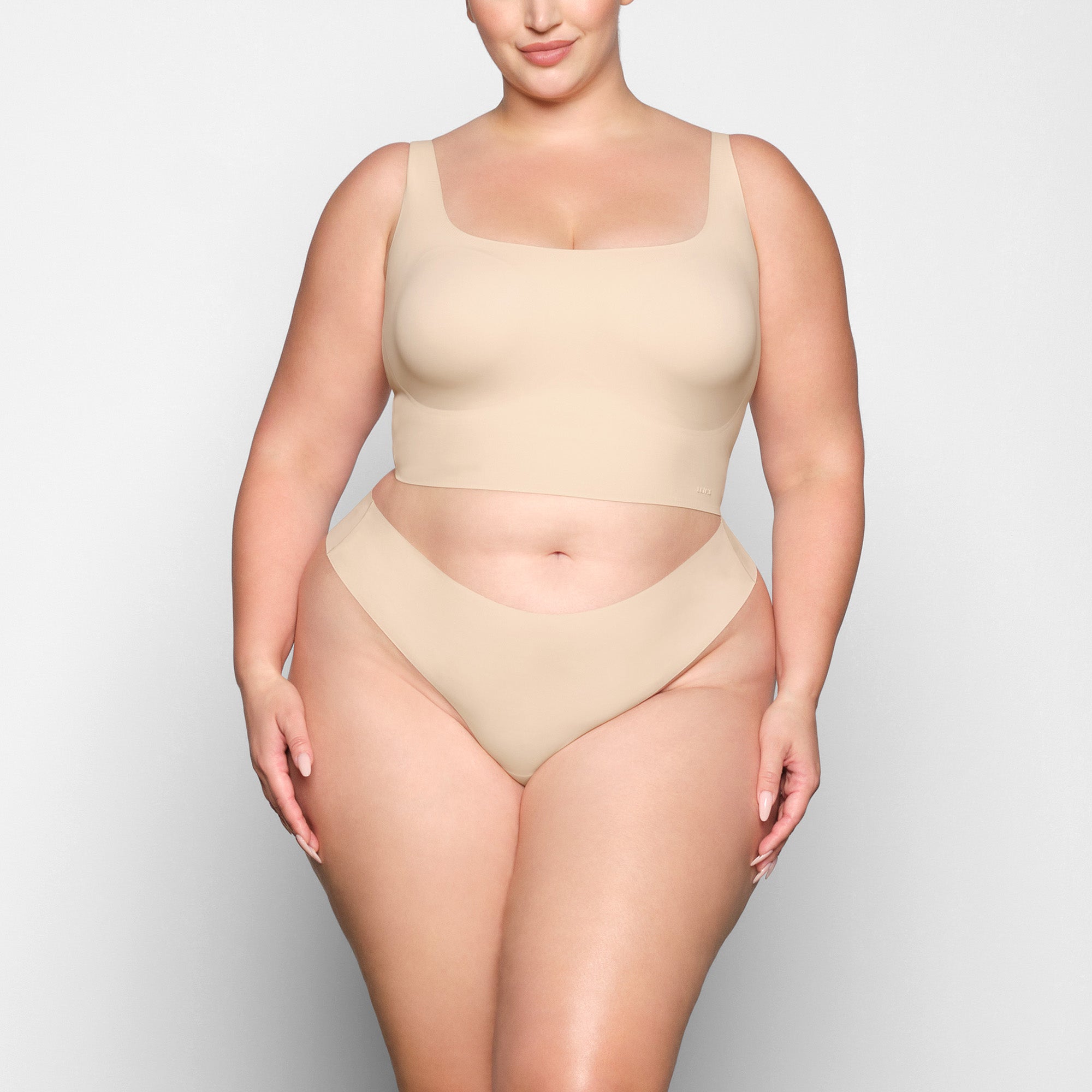 SKIMS NAKED DIPPED THONG | SAND - Mind Türkiye