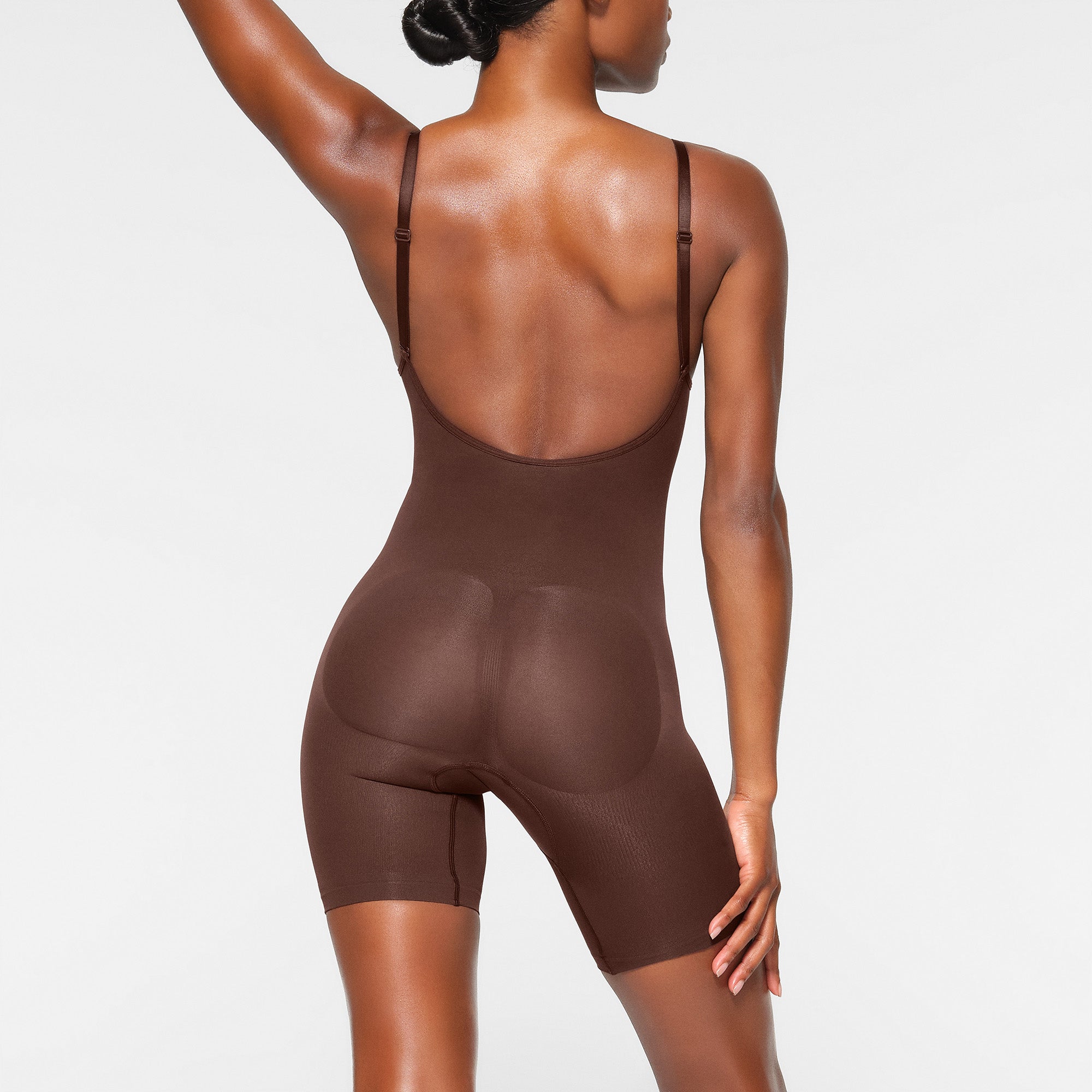 SKIMS SEAMLESS SCULPT LOW BACK MID THIGH BODYSUIT | COCOA - Mind Türkiye