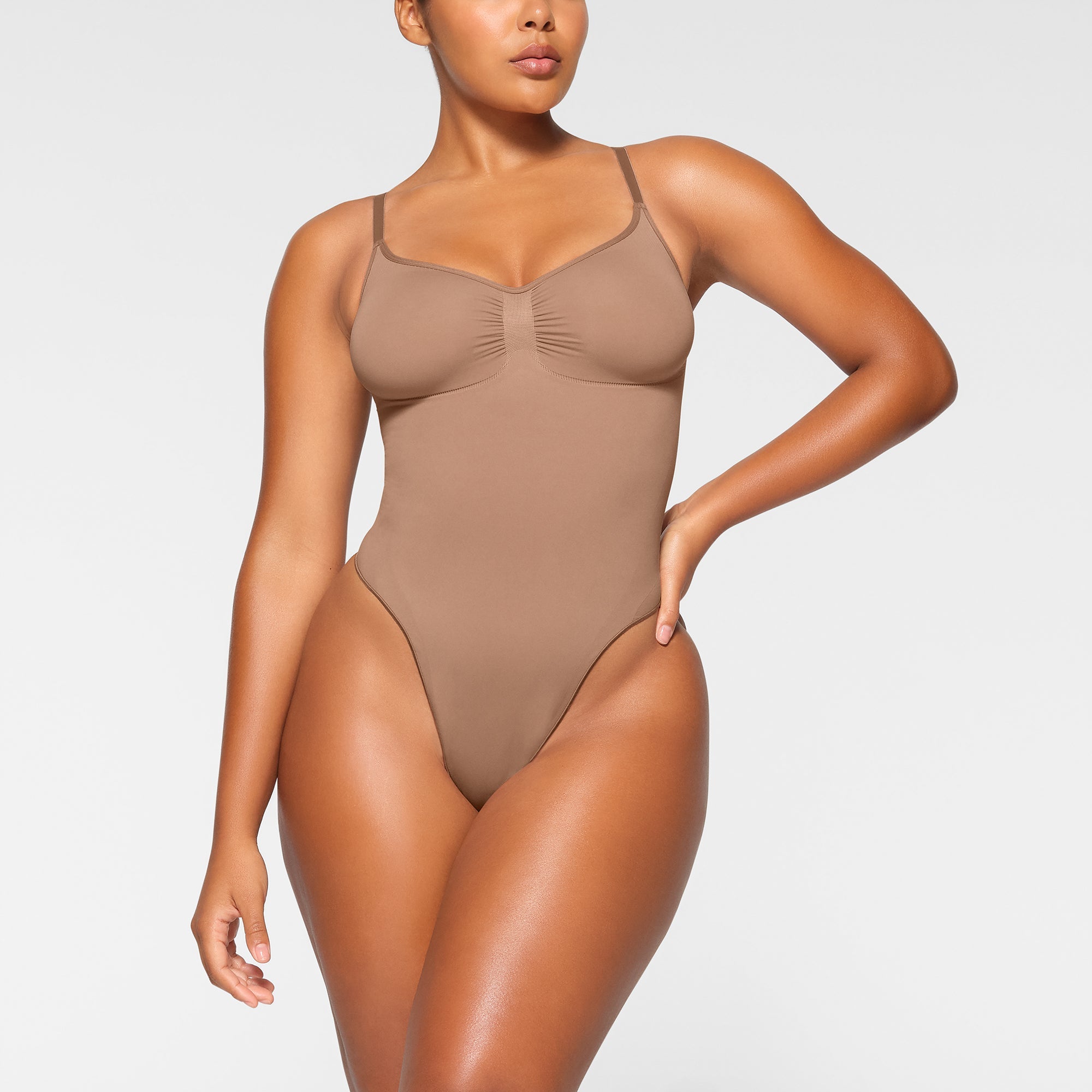 SKIMS SEAMLESS SCULPT THONG BODYSUIT | SIENNA - Mind Türkiye