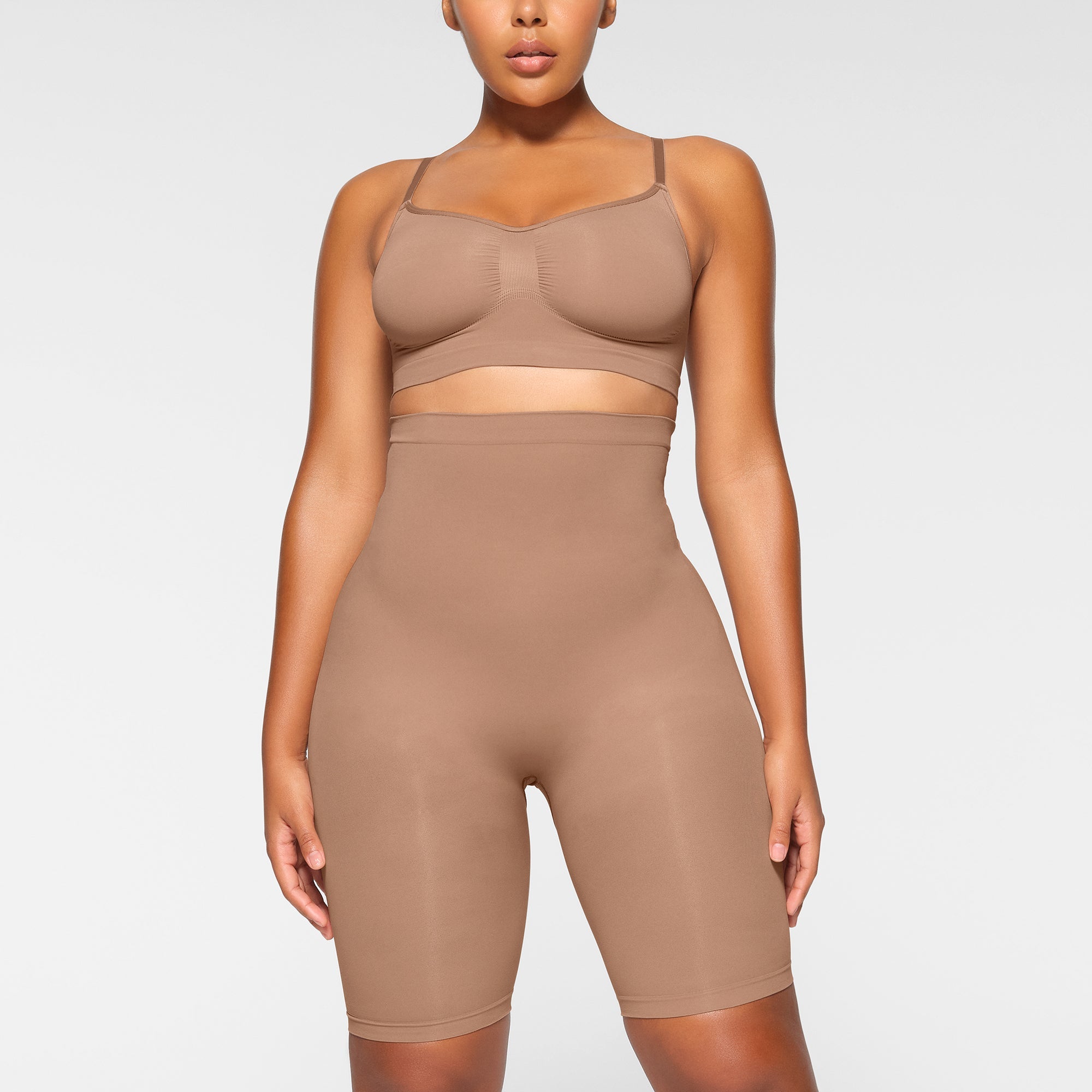 SKIMS SEAMLESS SCULPT HIGH-WAISTED ABOVE THE KNEE SHORT | SIENNA - Mind Türkiye