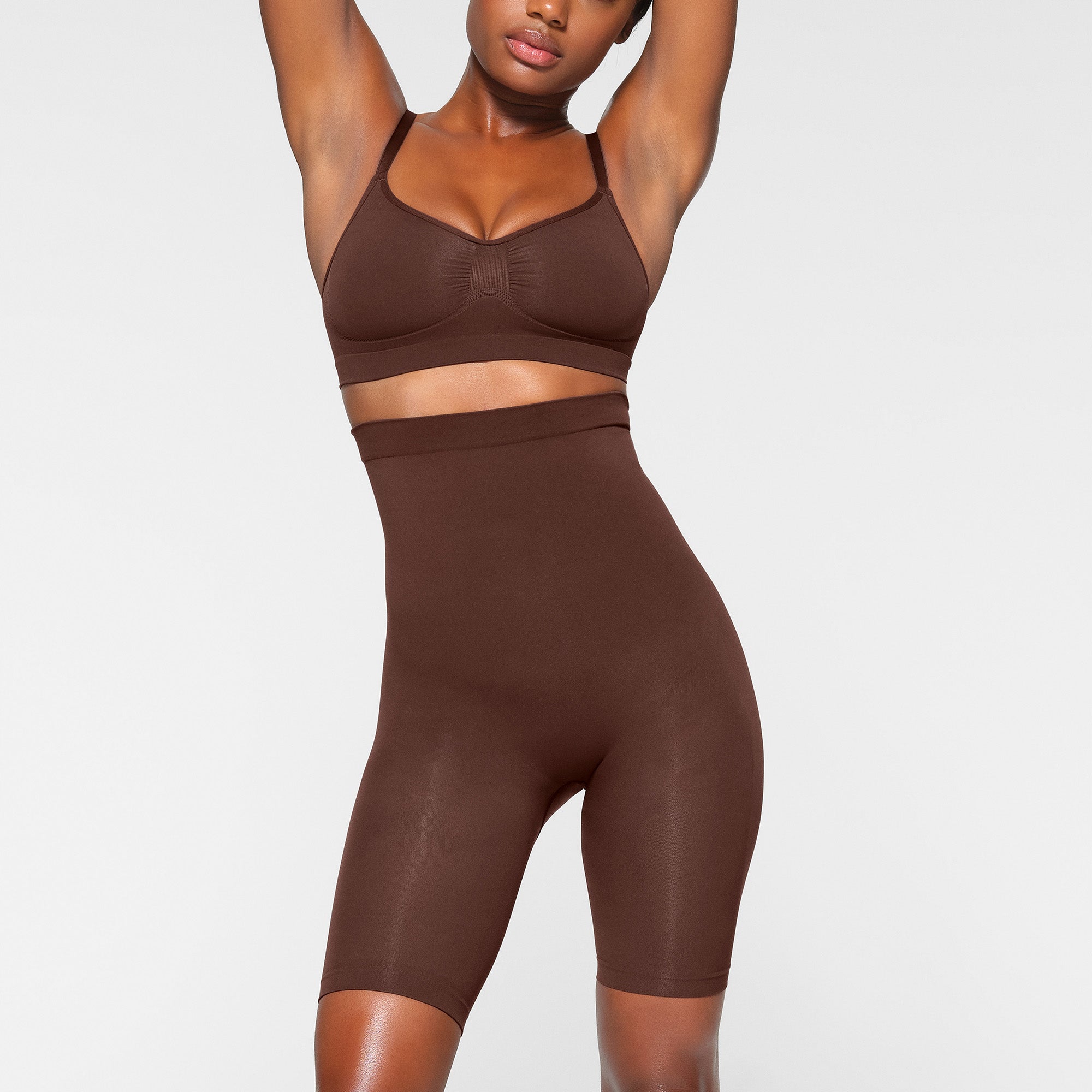 SKIMS SEAMLESS SCULPT HIGH-WAISTED ABOVE THE KNEE SHORT | COCOA - Mind Türkiye