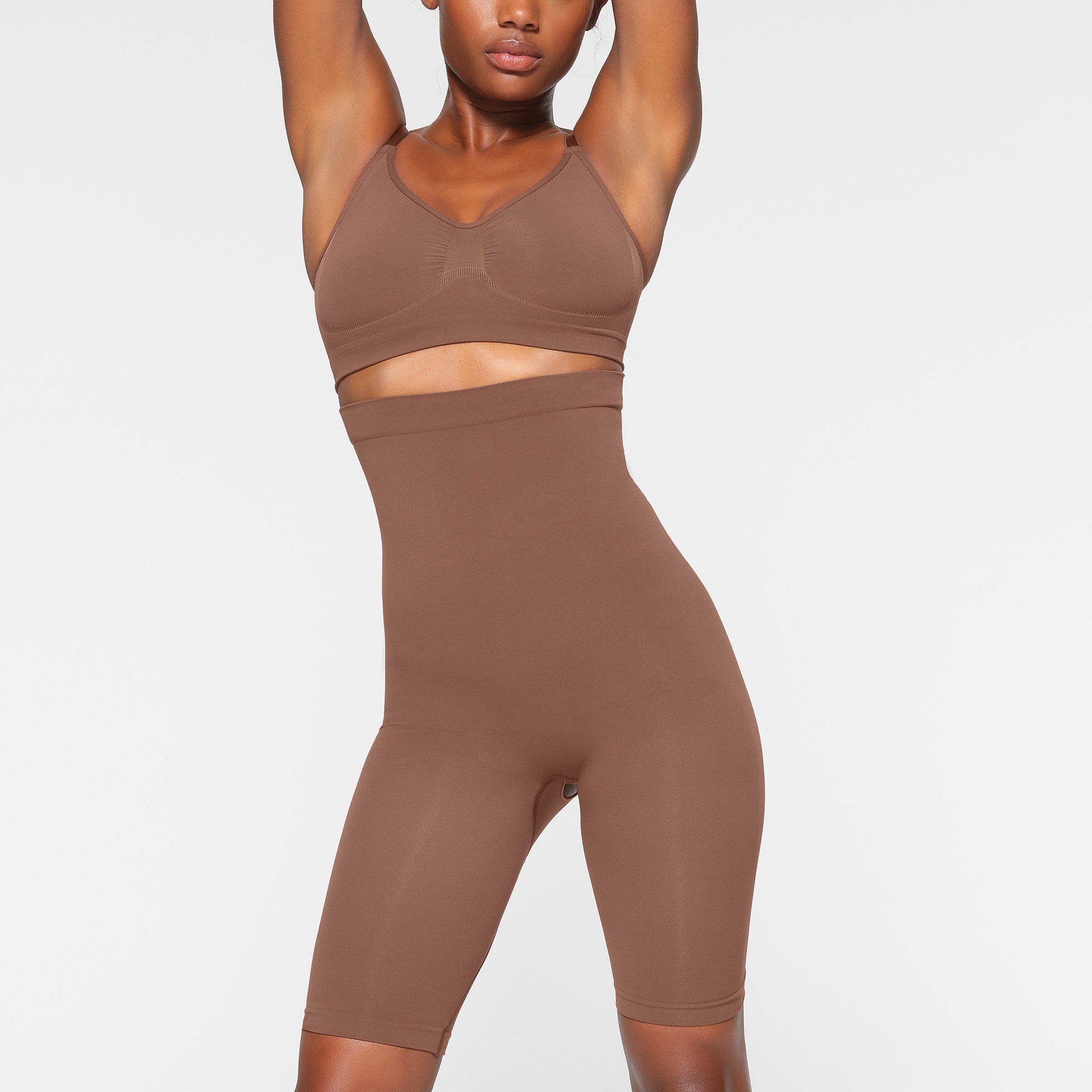 SKIMS SEAMLESS SCULPT HIGH-WAISTED ABOVE THE KNEE SHORT | JASPER - Mind Türkiye
