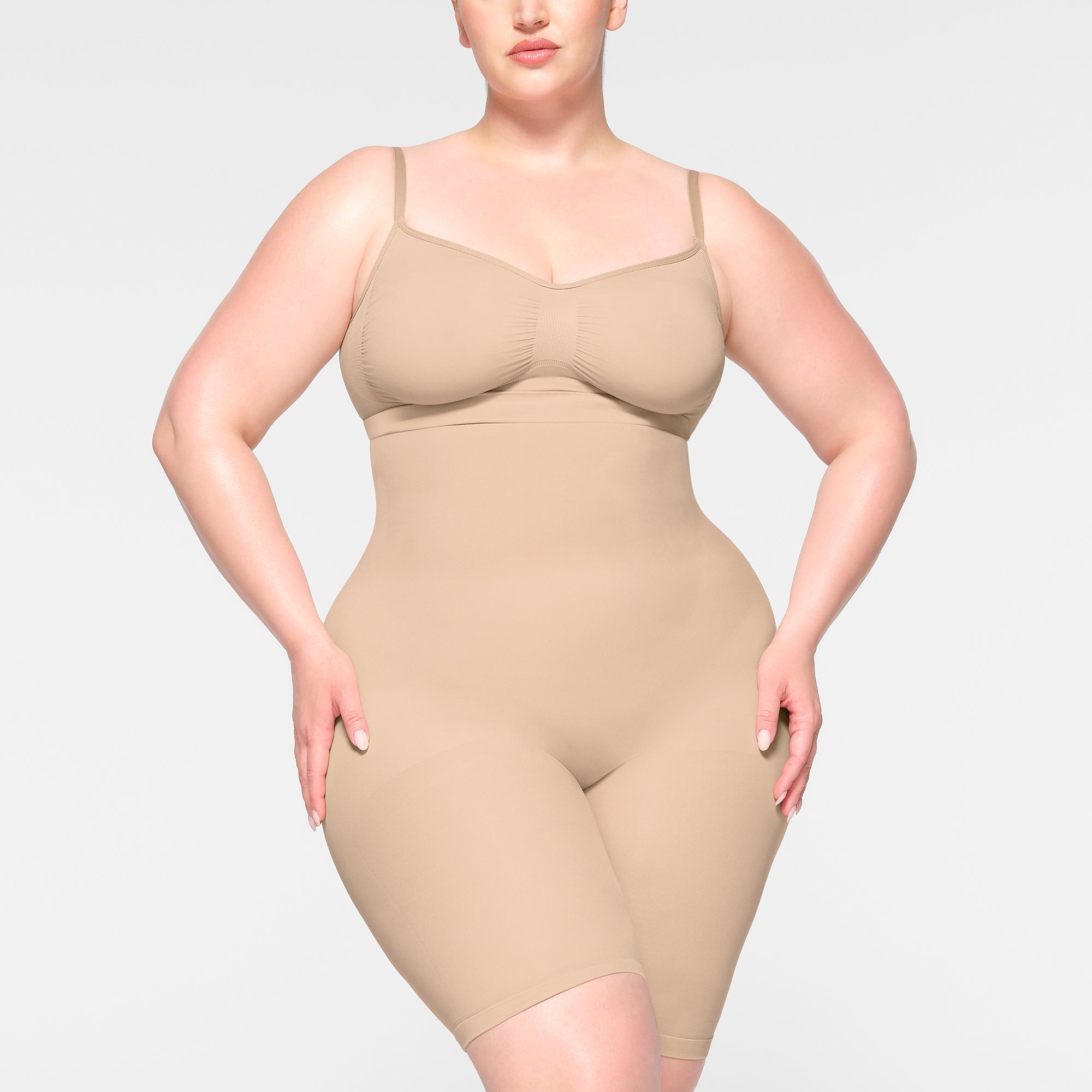 SKIMS SEAMLESS SCULPT HIGH-WAISTED ABOVE THE KNEE SHORT | MICA - Mind Türkiye