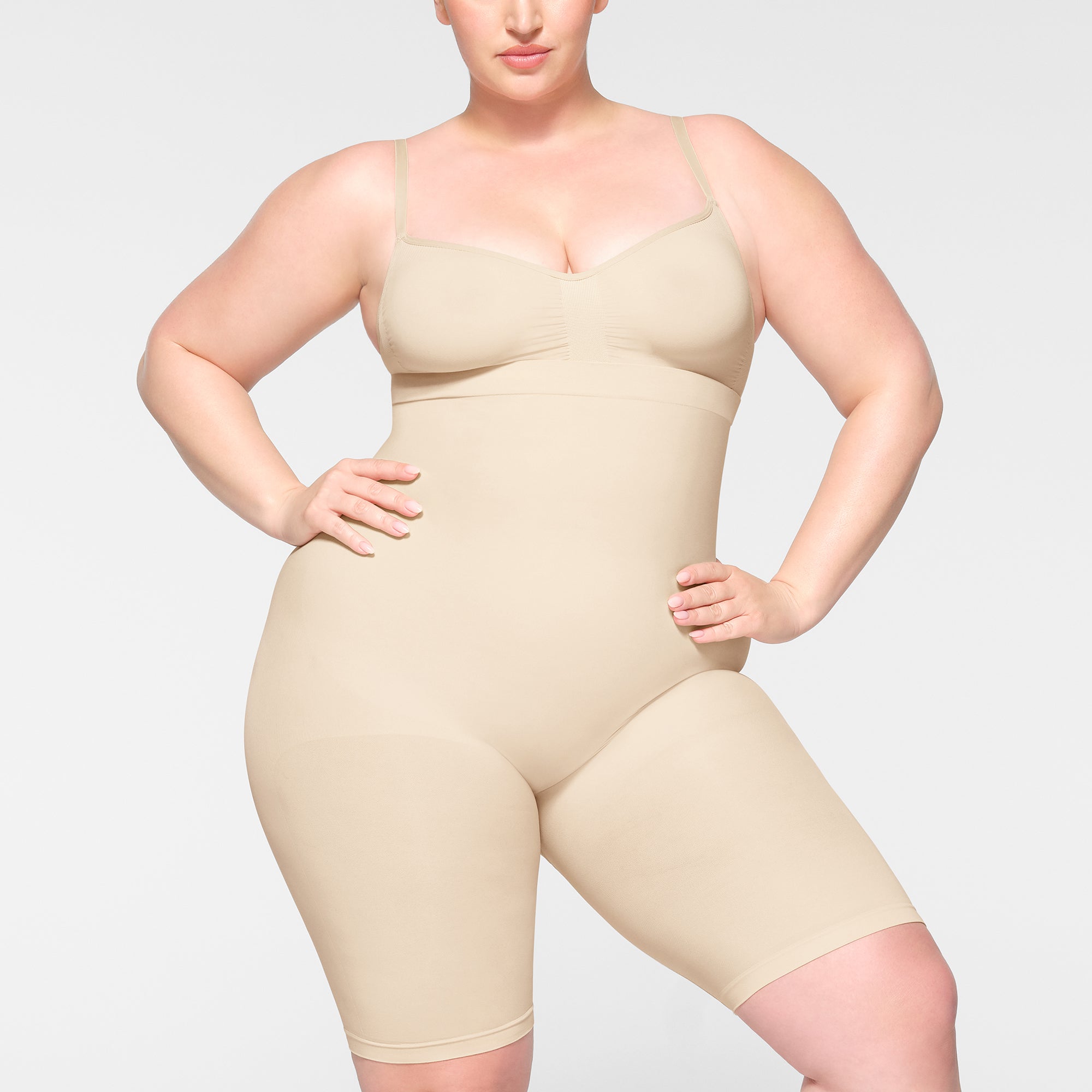 SKIMS SEAMLESS SCULPT HIGH-WAISTED ABOVE THE KNEE SHORT | SAND - Mind Türkiye