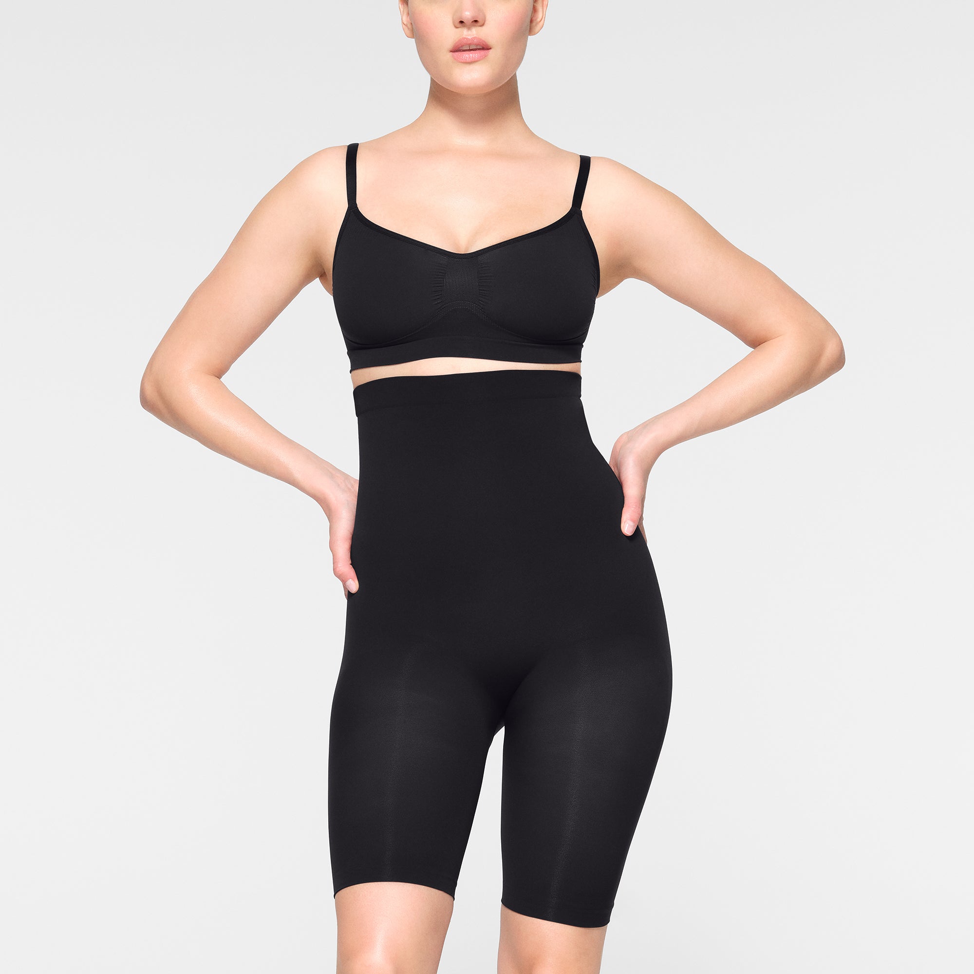 SKIMS SEAMLESS SCULPT HIGH-WAISTED ABOVE THE KNEE SHORT | ONYX - Mind Türkiye