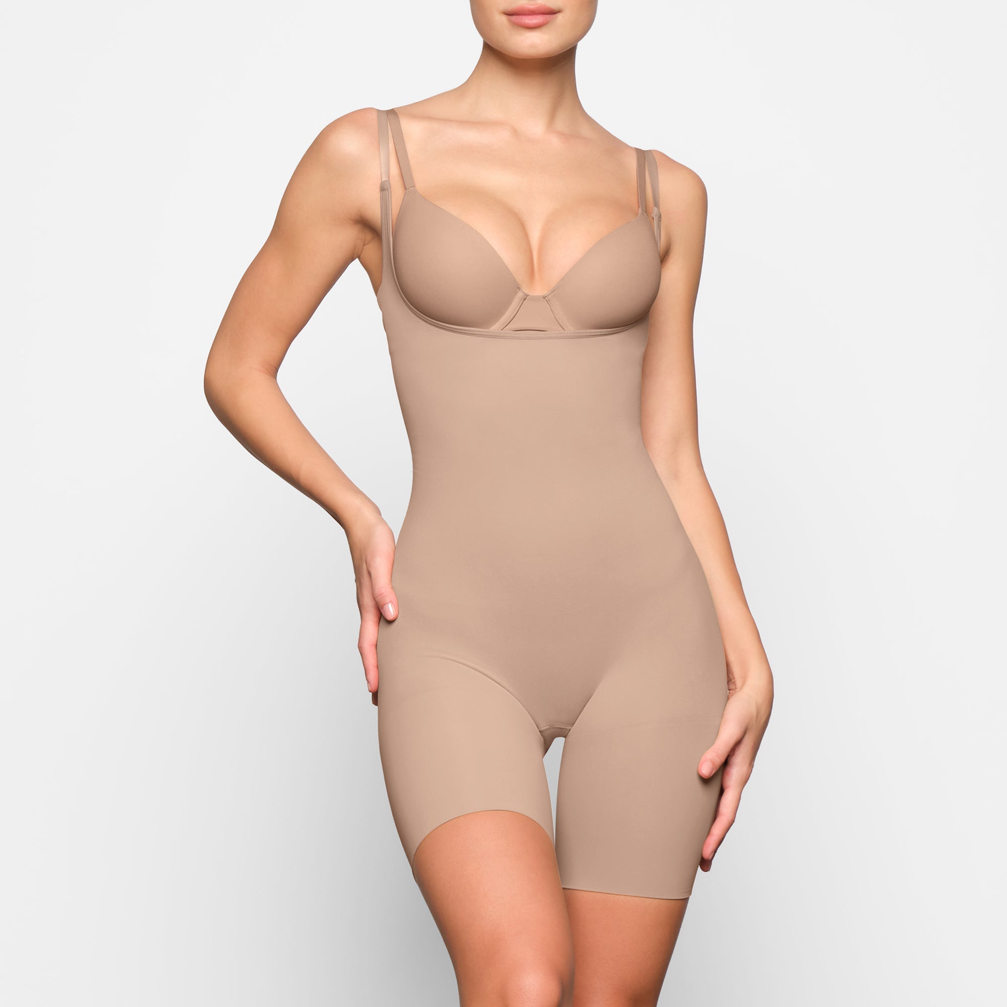 SKIMS SEAMLESS SCULPT BUTT LIFTING OPEN BUST BODYSUIT | CLAY - Mind Türkiye