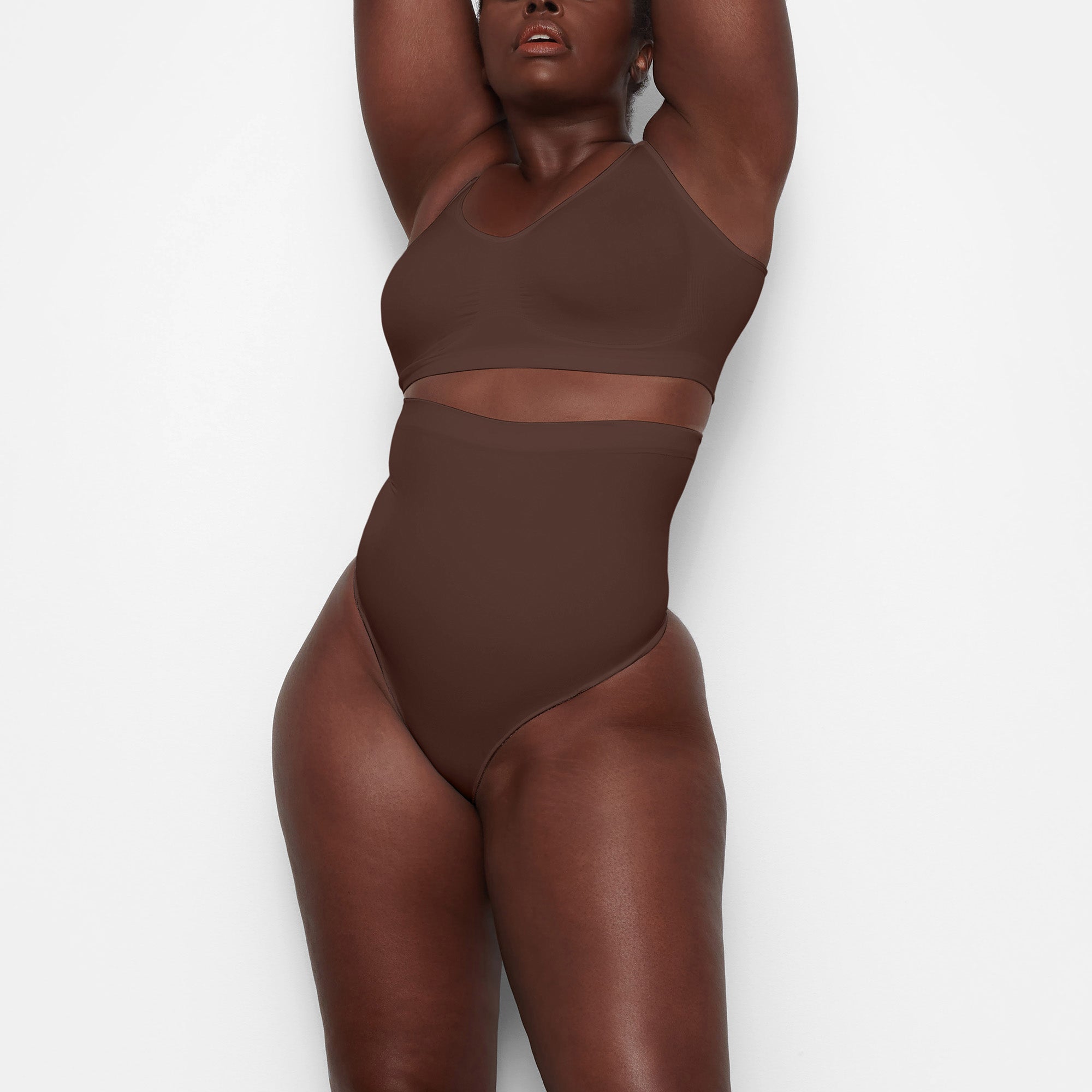 SKIMS SEAMLESS SCULPT HIGH-WAISTED THONG | COCOA - Mind Türkiye