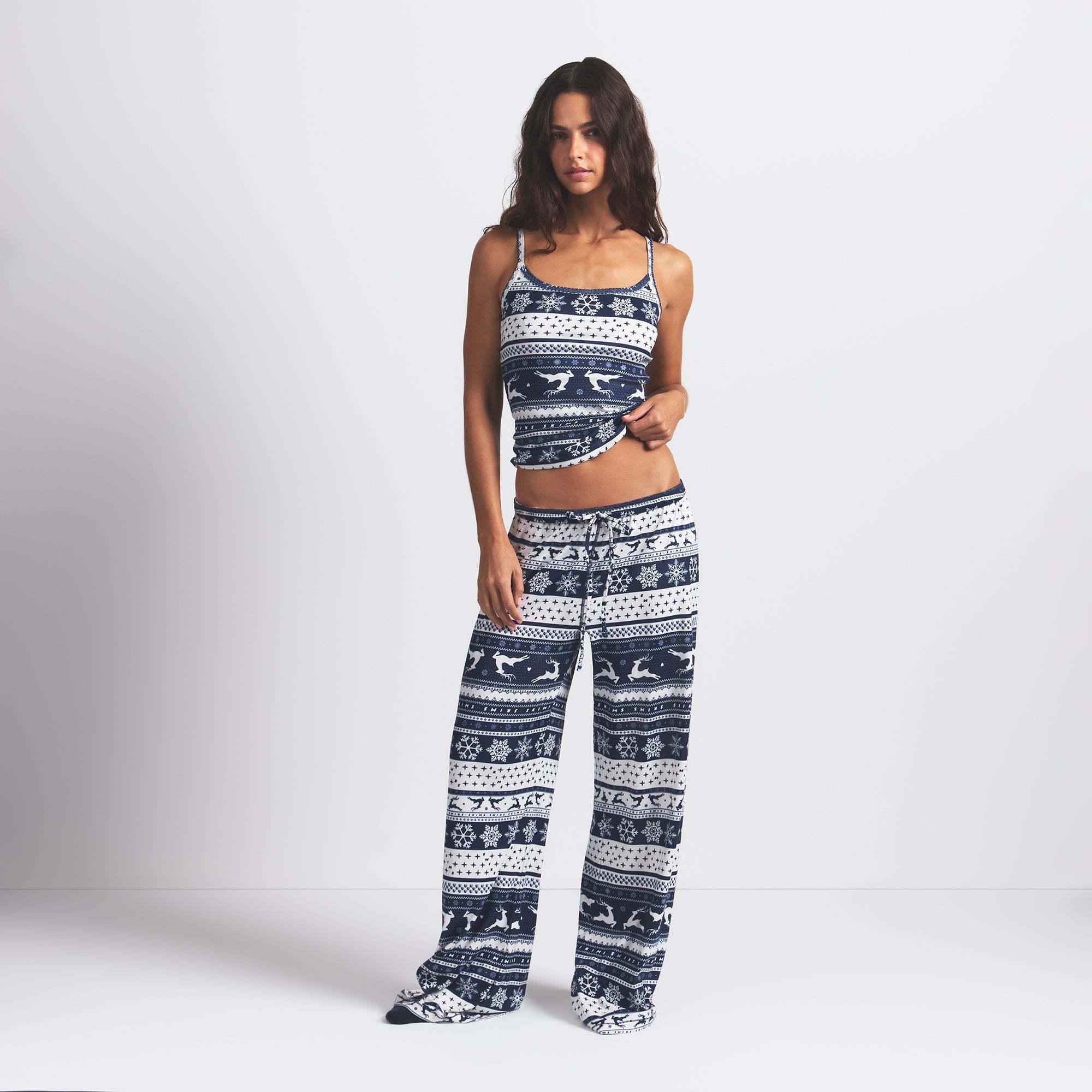 SKIMS LOGO PLUSH POINTELLE CAMI | NAVY DEER FAIR ISLE - Mind Türkiye