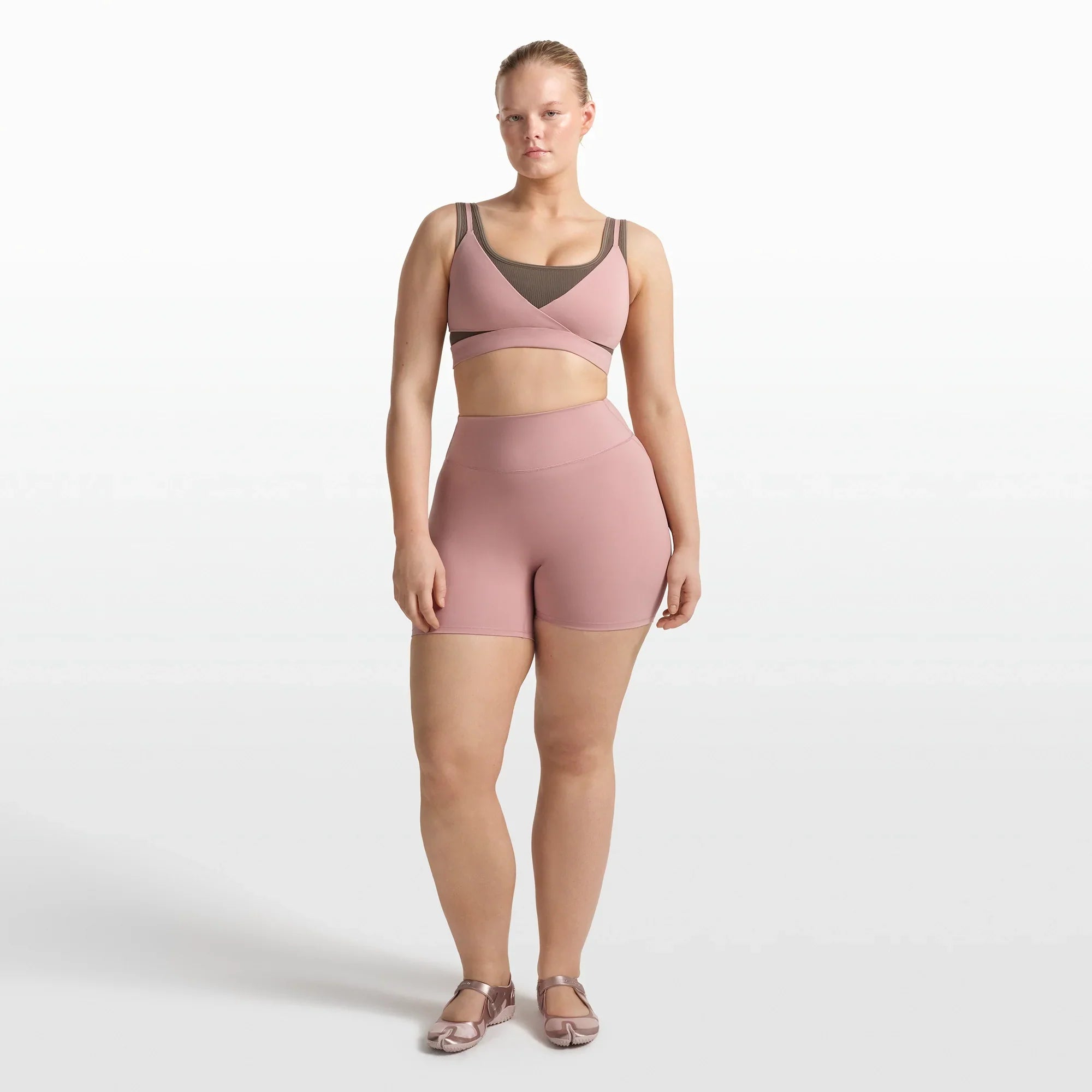 NikeSKIMS MATTE WRAP FRONT BRA | HIMALAYAN - Mind Türkiye