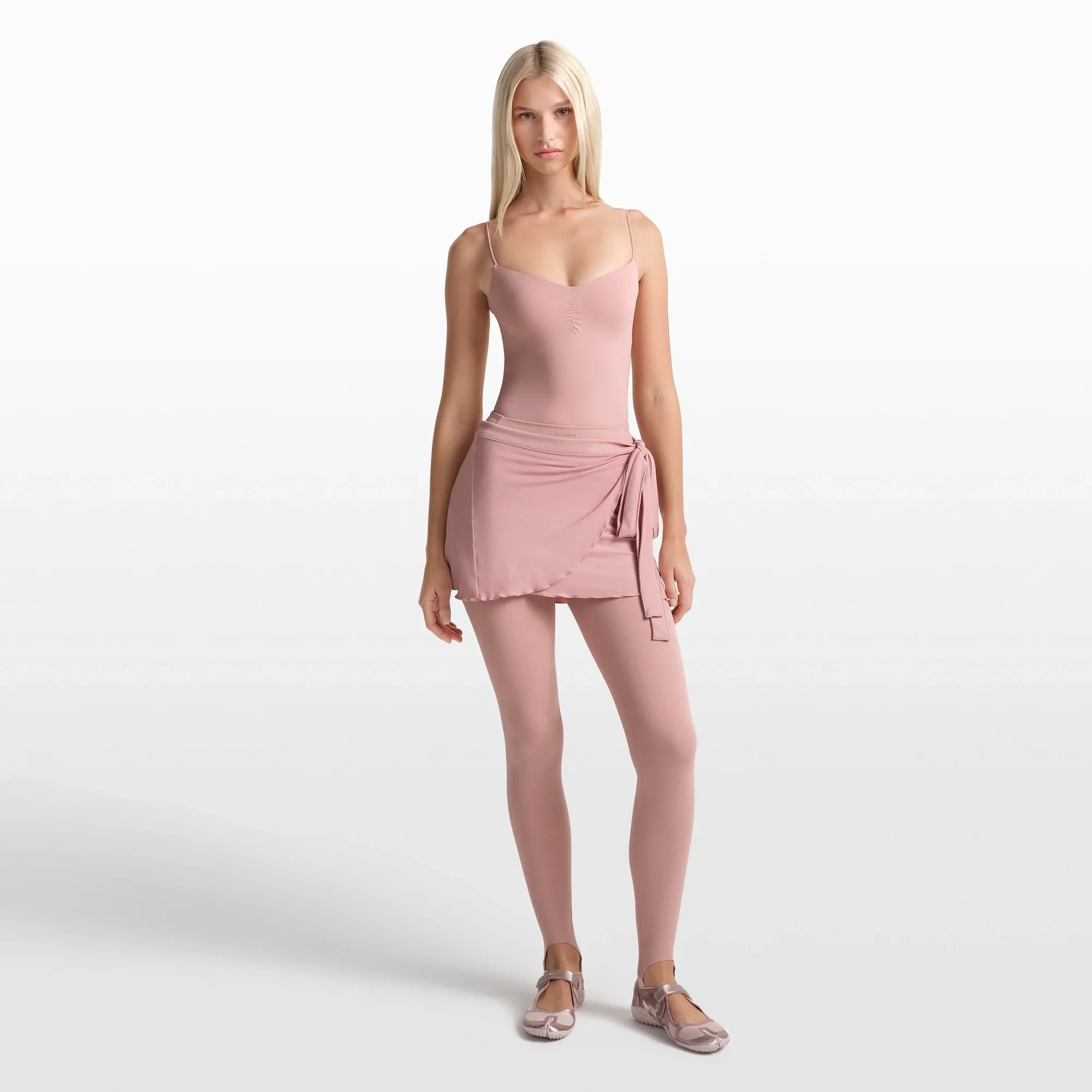 NikeSKIMS MATTE SHIRRED FRONT TANK | HIMALAYAN - Mind Türkiye