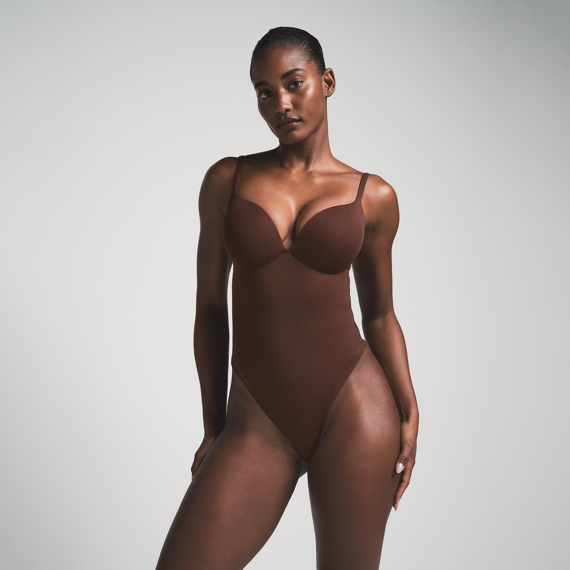 SKIMS ULTIMATE BODY PUSH-UP THONG BODYSUIT | COCOA - Mind Türkiye
