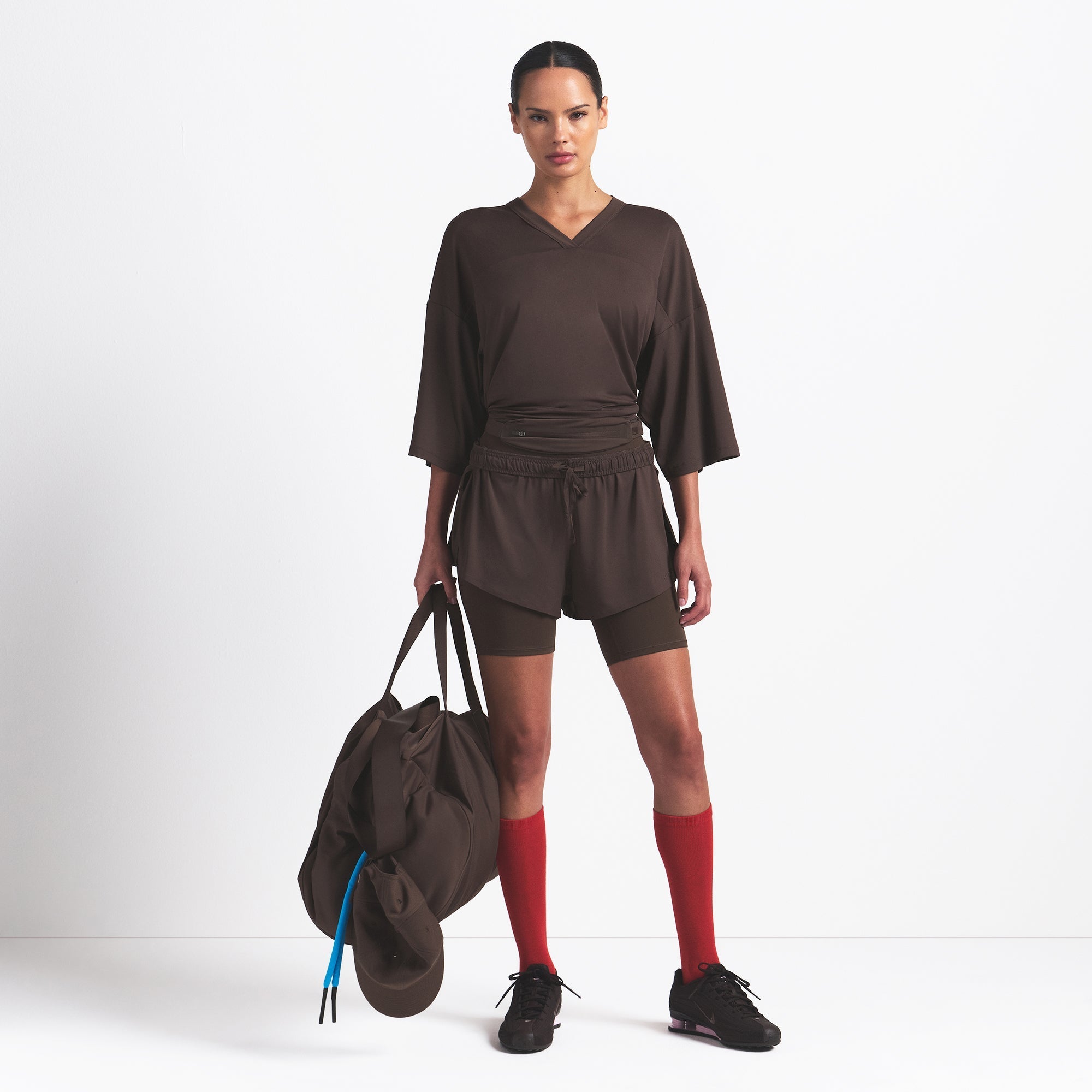 NikeSKIMS AIRY V-NECK OVERBedenD TOP | DARK SEPIA - Mind Türkiye