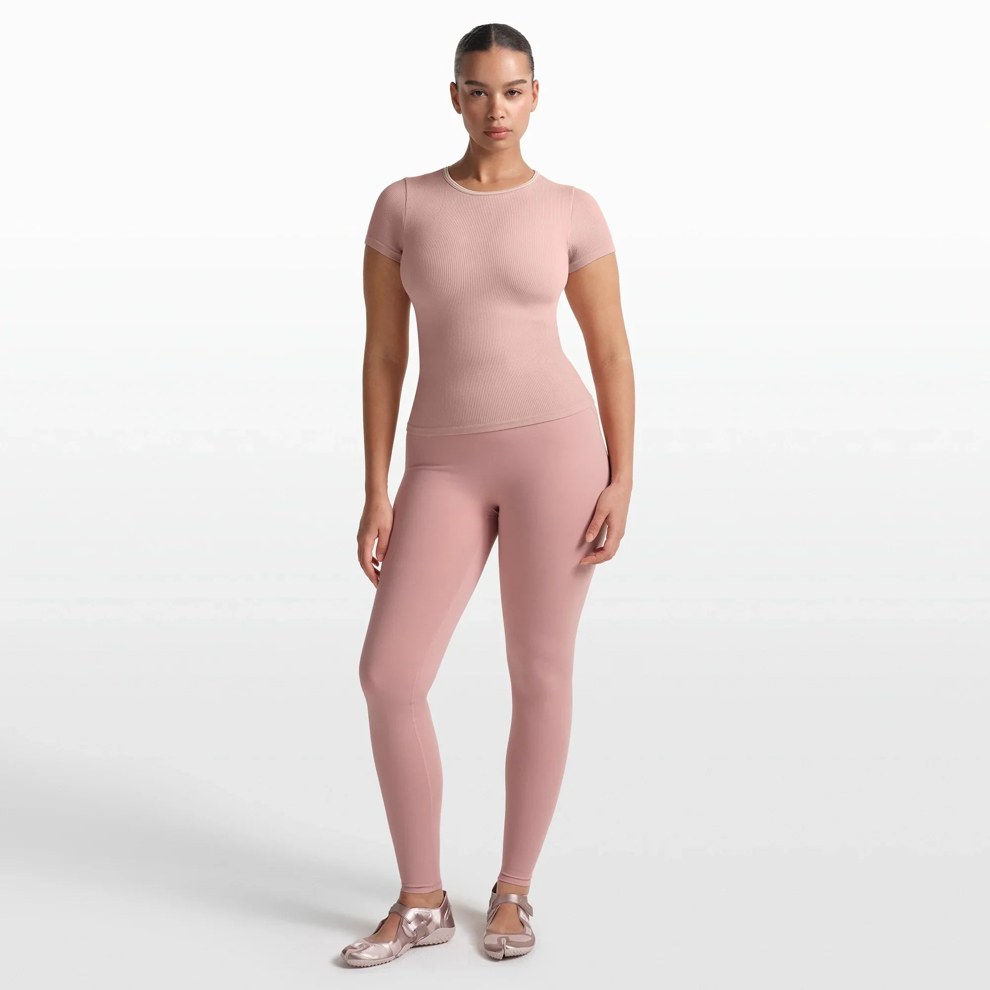 NikeSKIMS RIBBED SEAMLESS BABY TEE | HIMALAYAN - Mind Türkiye