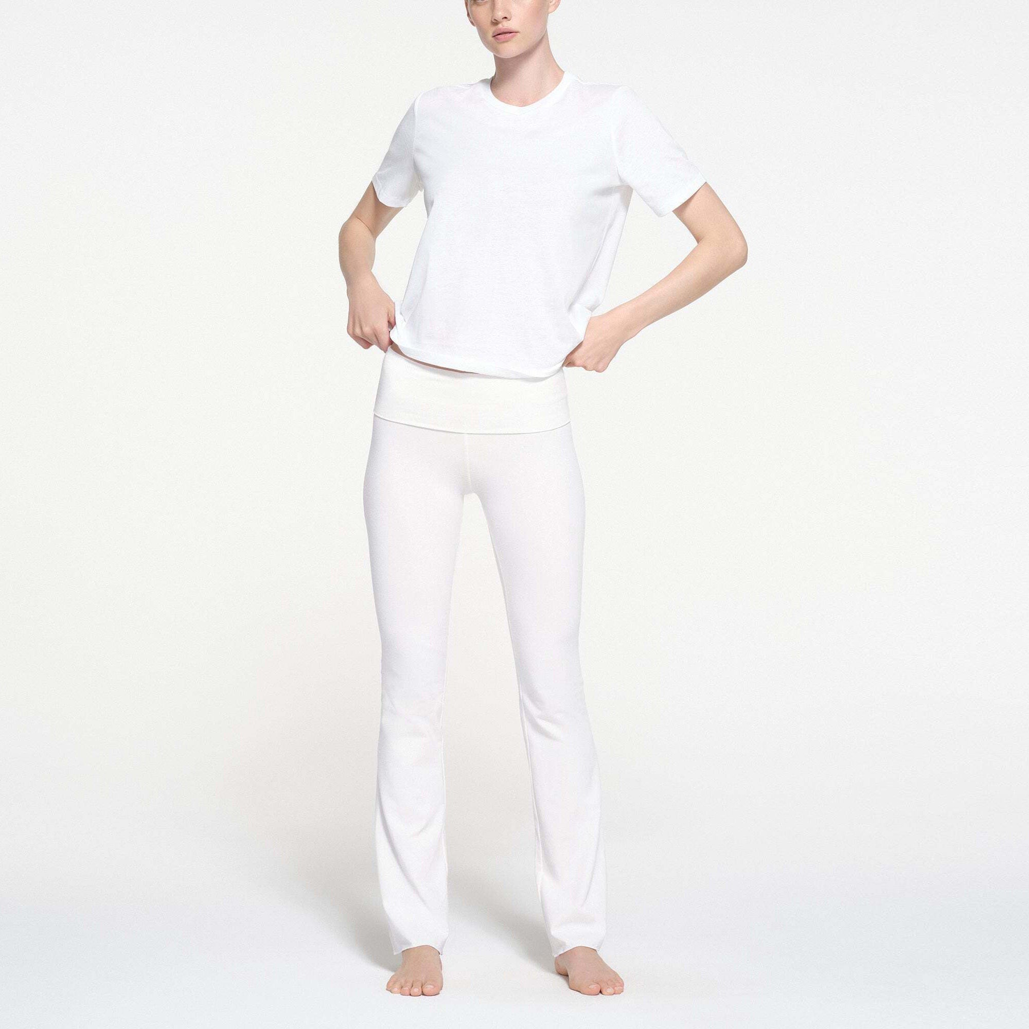 SKIMS RELAXED TEES T-SHIRT | SNOW - Mind Türkiye