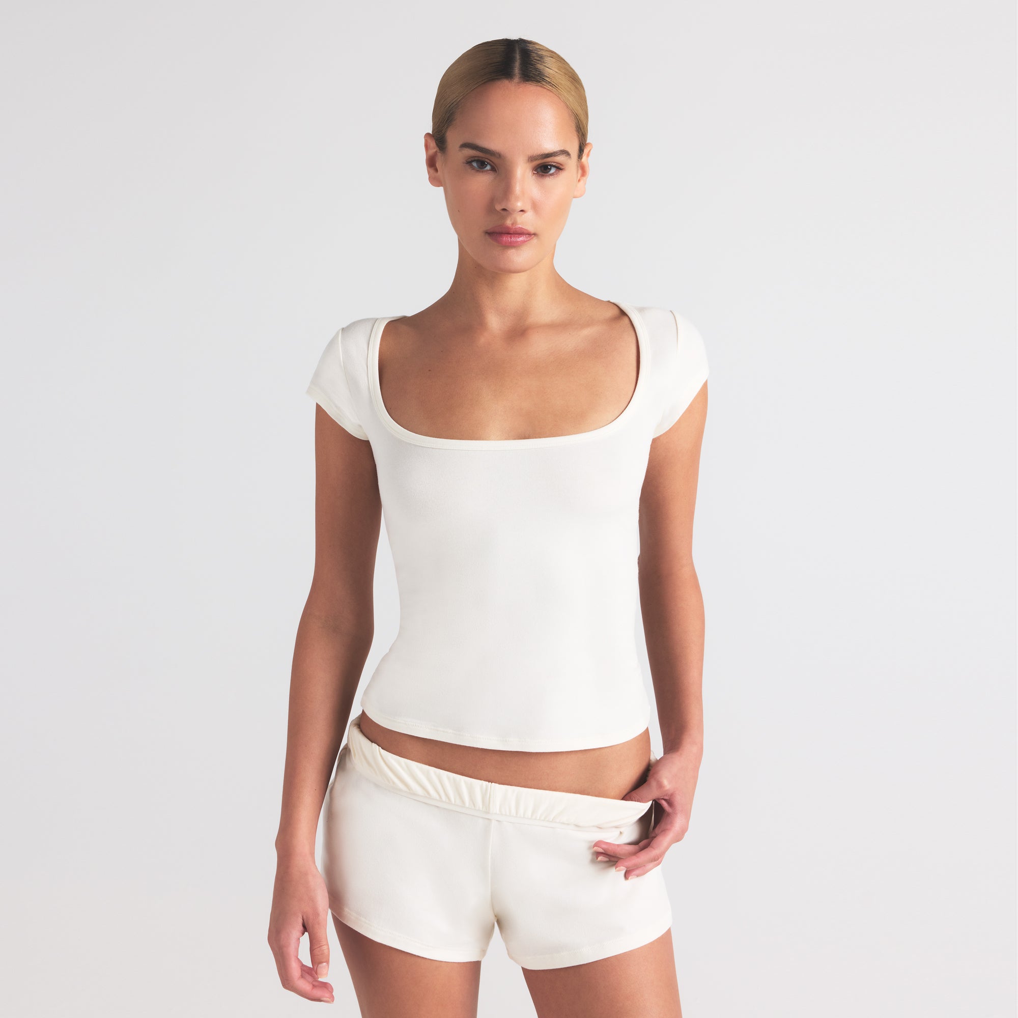 SKIMS COTTON JERSEY SCOOP NECK T-SHIRT | MARBLE - Mind Türkiye