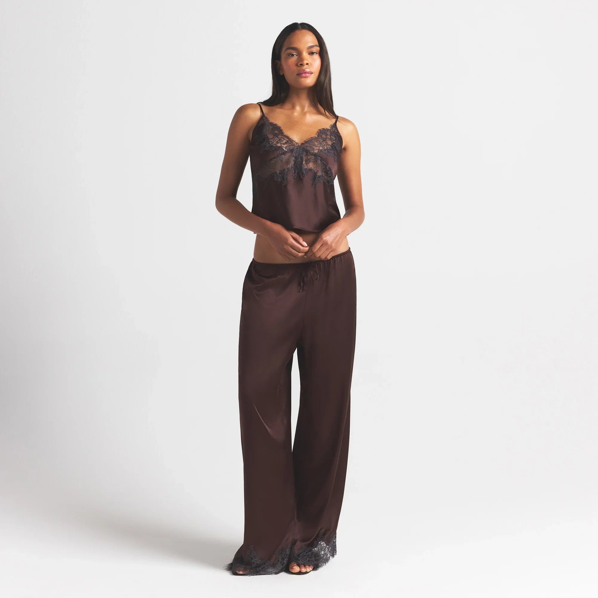 SKIMS SILK LACE CAMI | ESPRESSO CONTRAST - Mind Türkiye