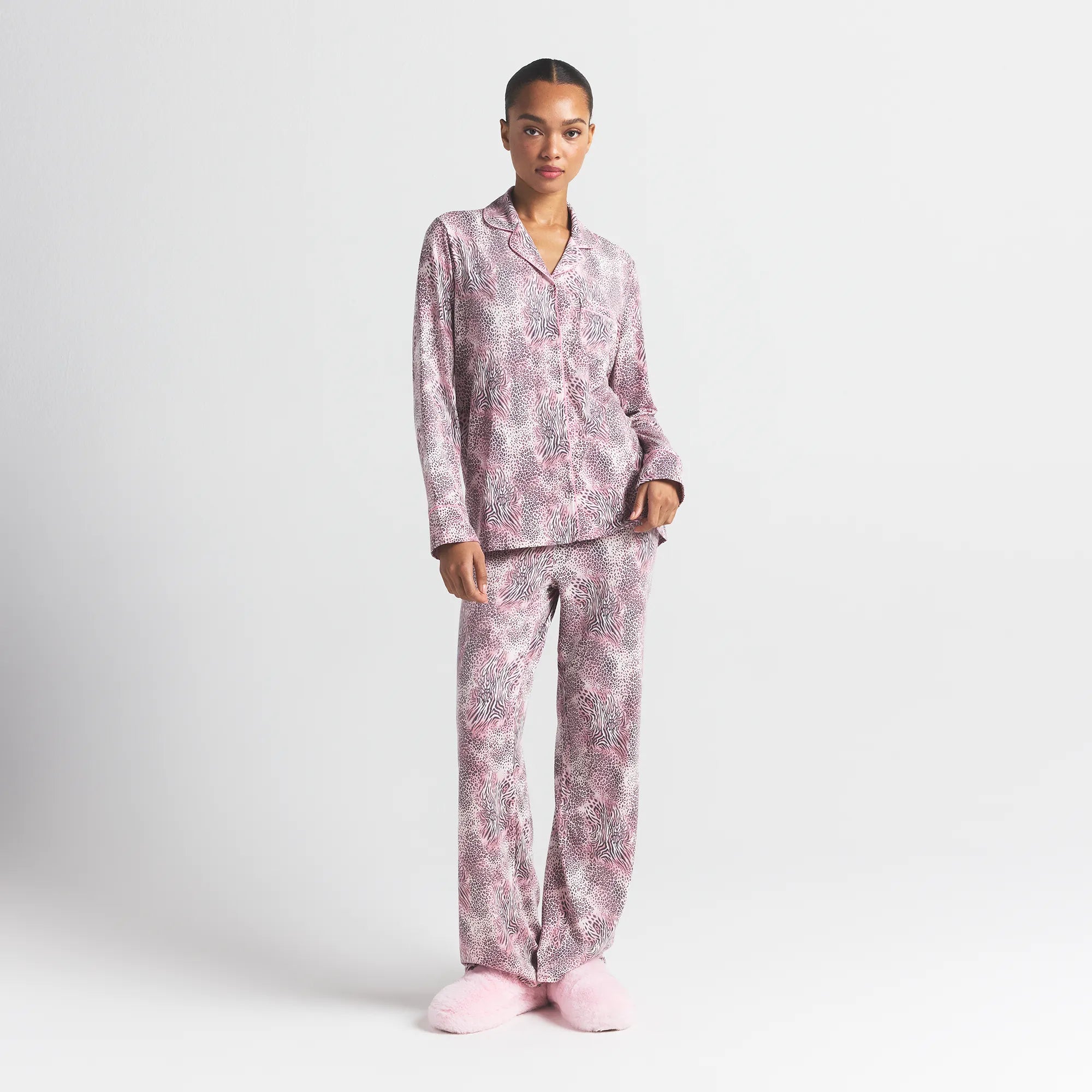 SKIMS SLEEP LONG SLEEVE BUTTON UP SET | BLOOM MINI MULTI ANIMAL - Mind Türkiye