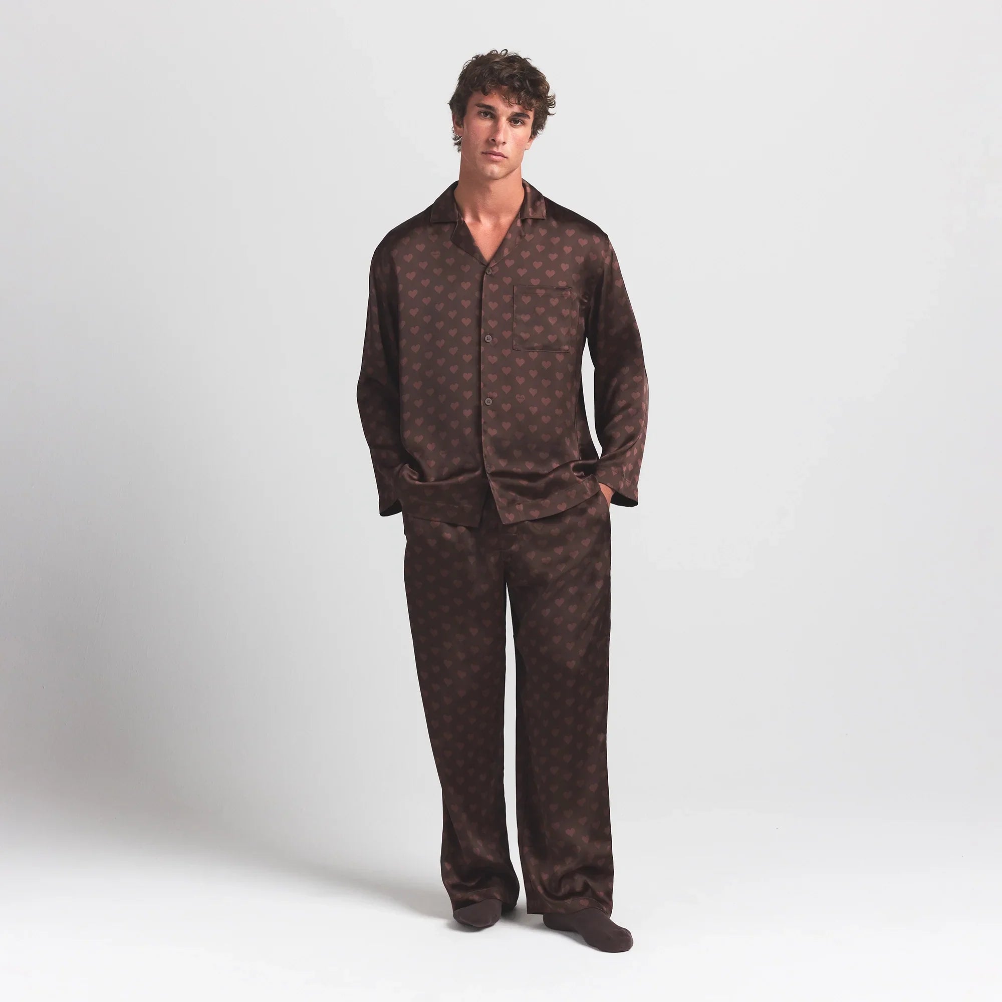 SKIMS SATEEN SLEEP MENS LONG SLEEP SET | COCOA HEART HALFDROP - Mind Türkiye