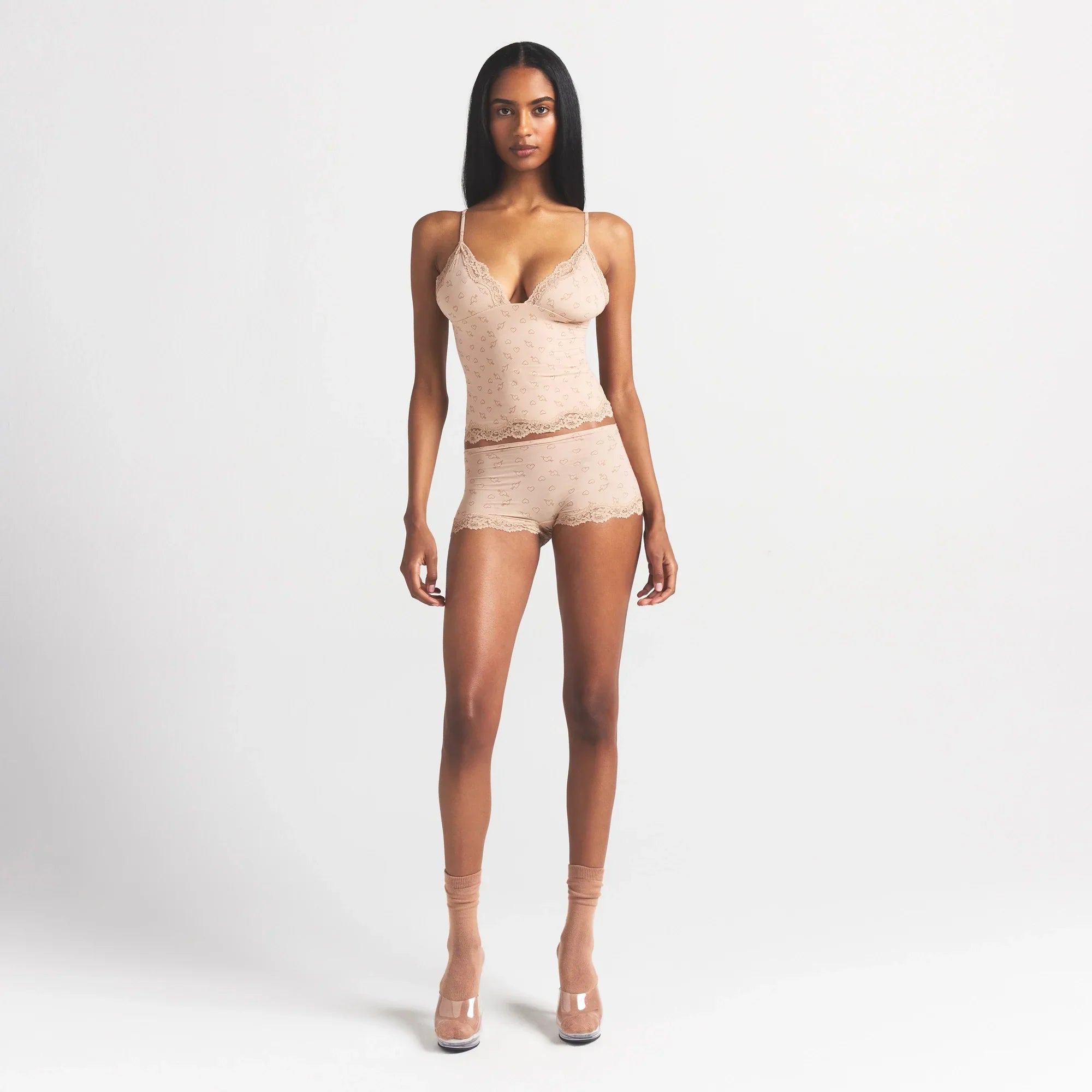 SKIMS FITS EVERYBODY LACE TRIANGLE CAMI AND BOY SHORT SET | MICA SKETCHED HEARTS - Mind Türkiye